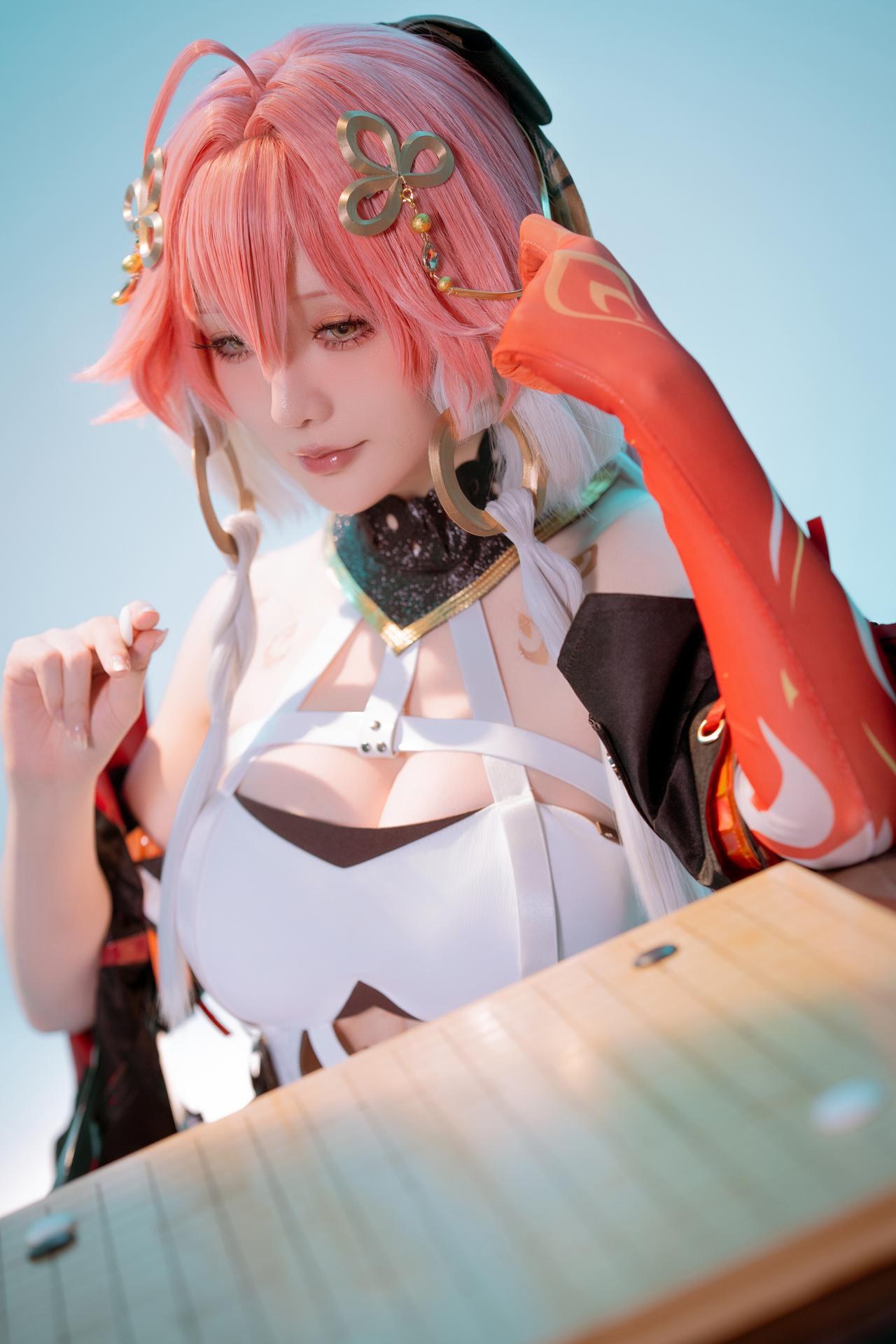 [cosplay] 星之迟迟Hoshilily - Minh Triều Trường Ly: lễ phục đen vàng tái hiện đôi chân đẹp 24P