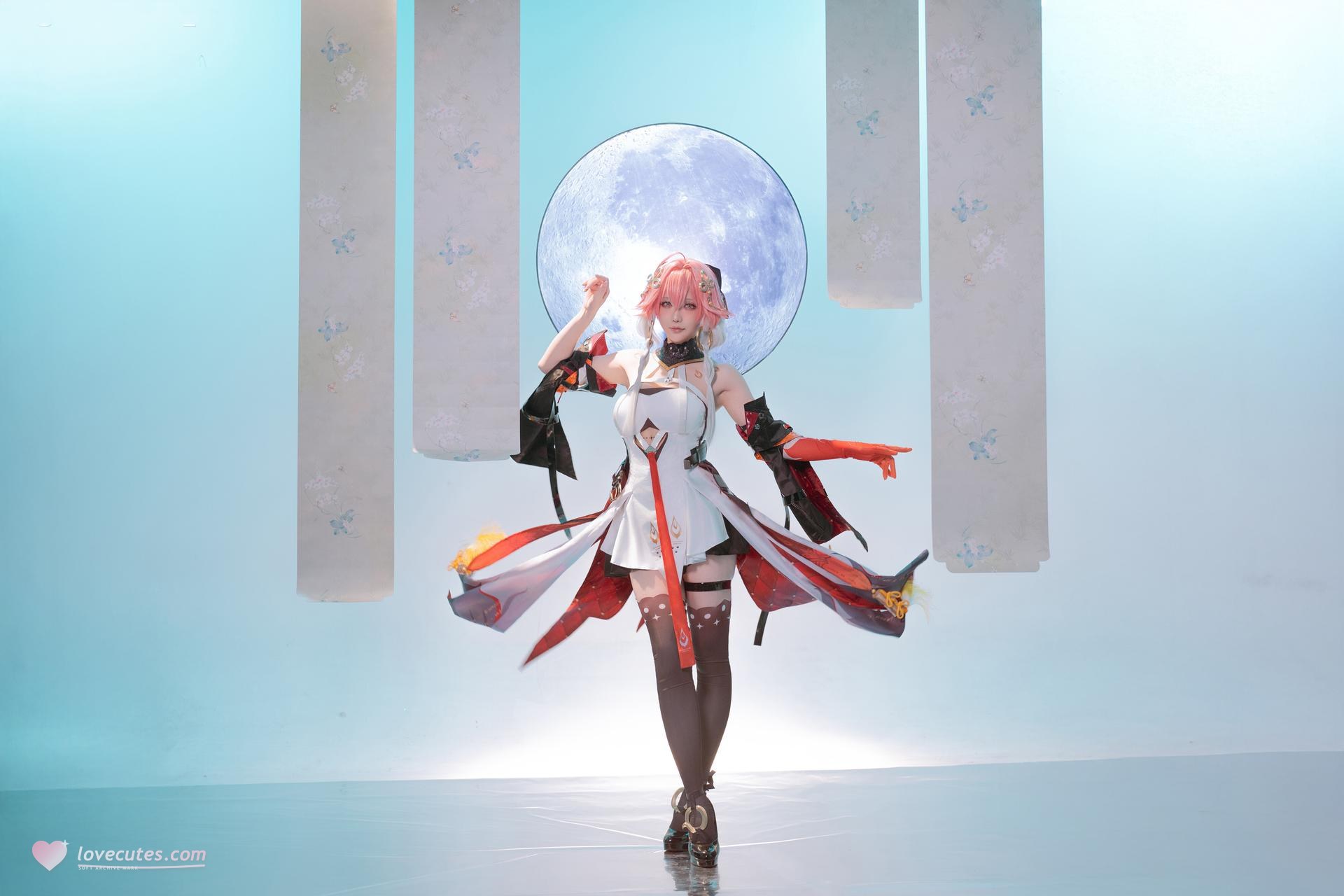 [cosplay] 星之迟迟Hoshilily - Minh Triều Trường Ly: lễ phục đen vàng tái hiện đôi chân đẹp 24P