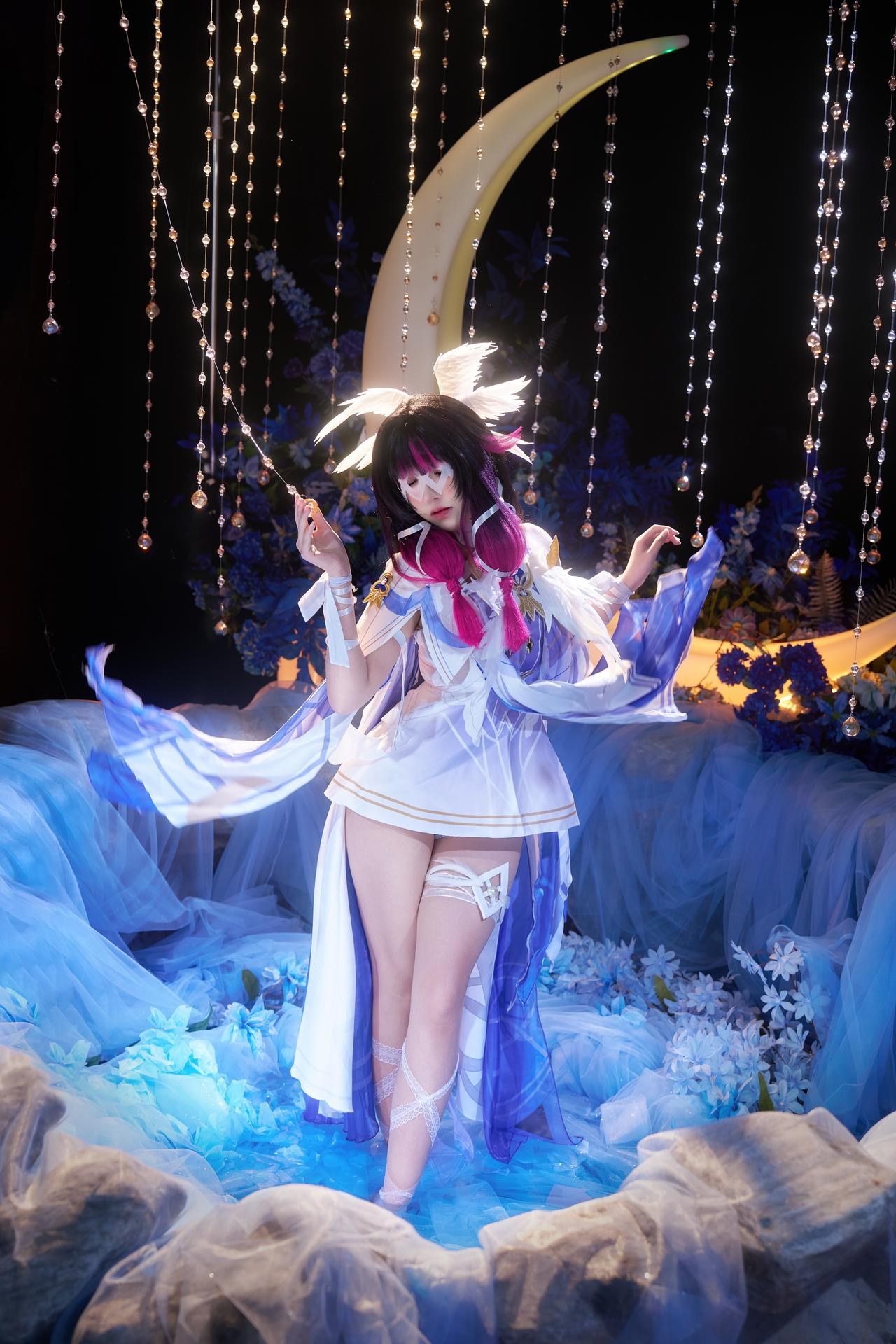 [cosplay] 阿薰kaOri - 原神 โคลัมเบีย：ชุดเดรสลูกไม้ผมขาว ถอดแบบคาแรกเตอร์ 148P63G
