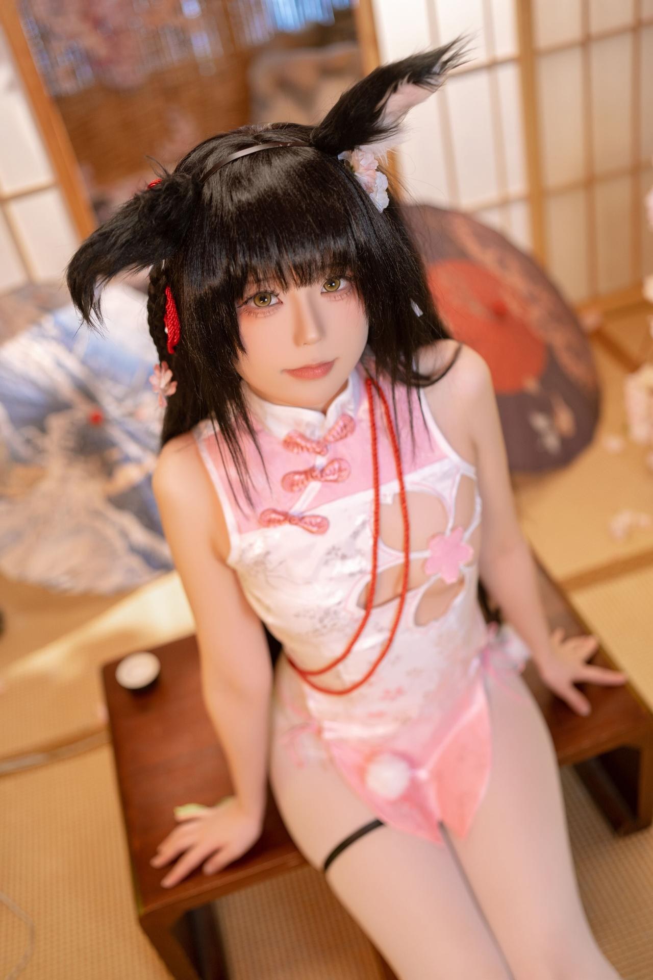 [cosplay] Quan冉有点饿 - Azur Lane Nagato: Red Cheongsam, White Stockings, Sexy Legs 76P1V
