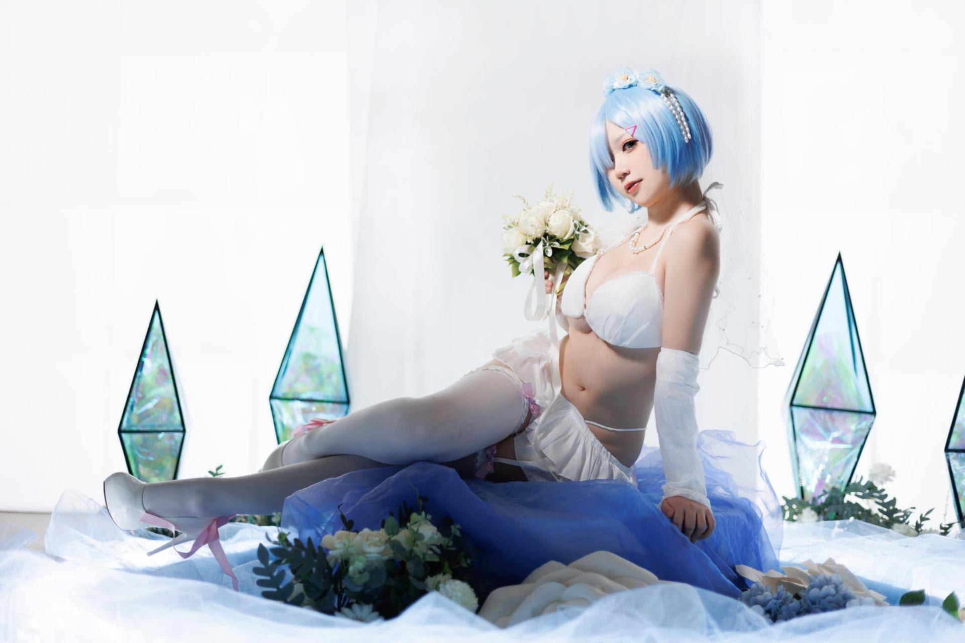 [cosplay] 樱落酱w - Rem cô dâu: tóc xanh, váy cưới, tất trắng, chân đẹp 25P