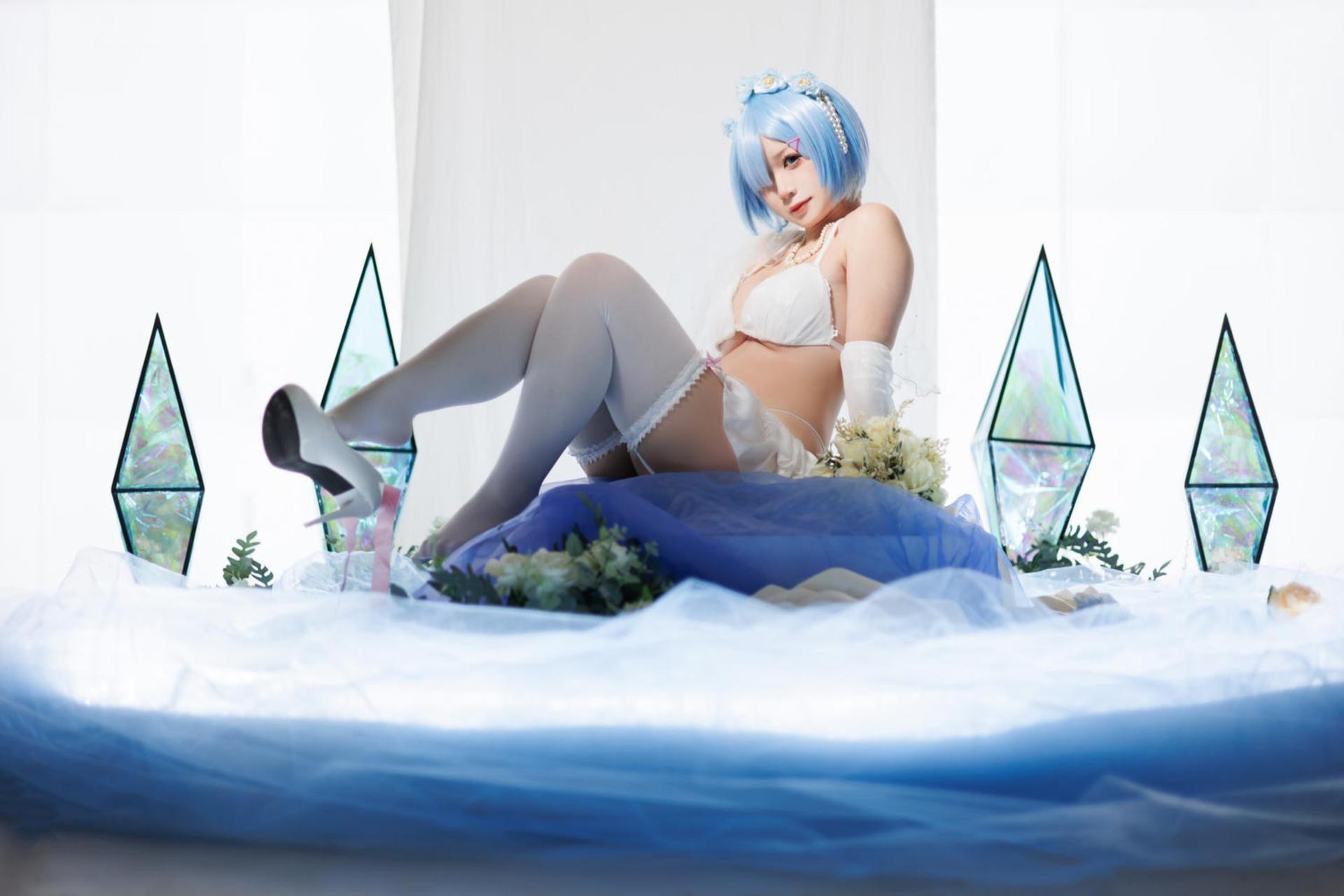 [cosplay] 樱落酱w - Rem cô dâu: tóc xanh, váy cưới, tất trắng, chân đẹp 25P