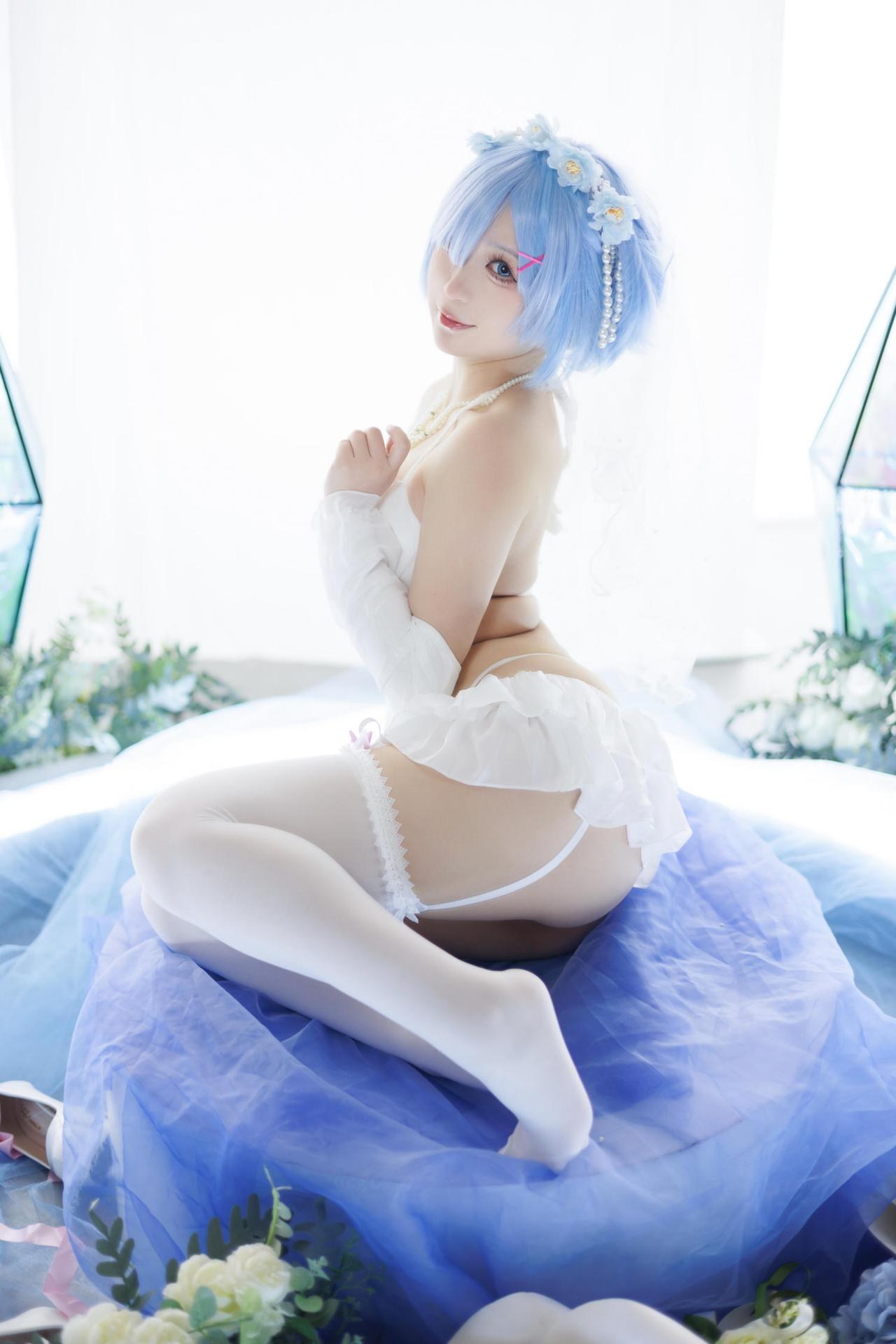 [cosplay] 樱落酱w - Rem cô dâu: tóc xanh, váy cưới, tất trắng, chân đẹp 25P