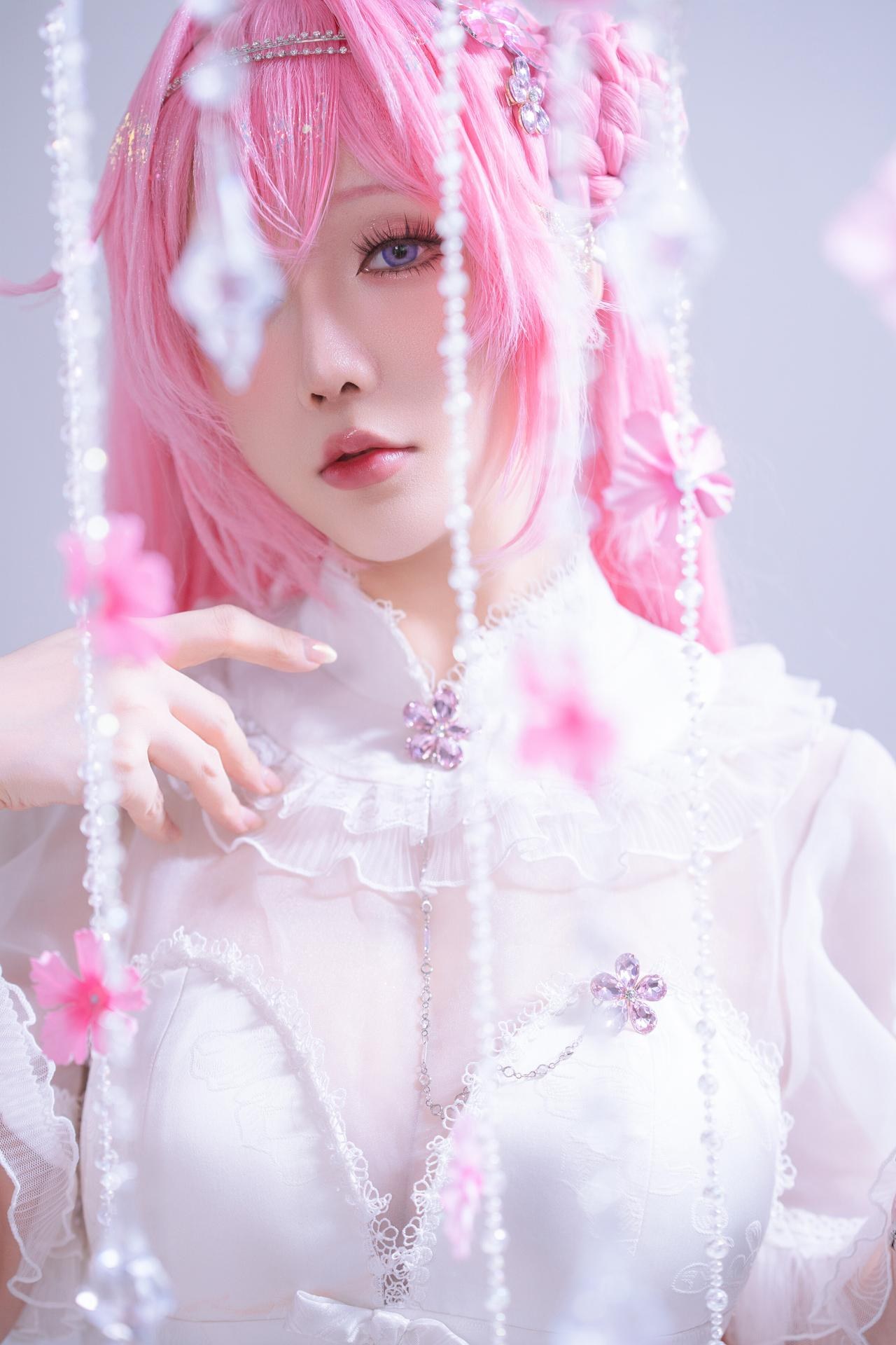 [cosplay] 星之迟迟Hoshilily - Nữ thần chiến thắng: Nikke Dorothea: bạch phát lễ trang bạch ti mỹ thối hoàn nguyên 44P