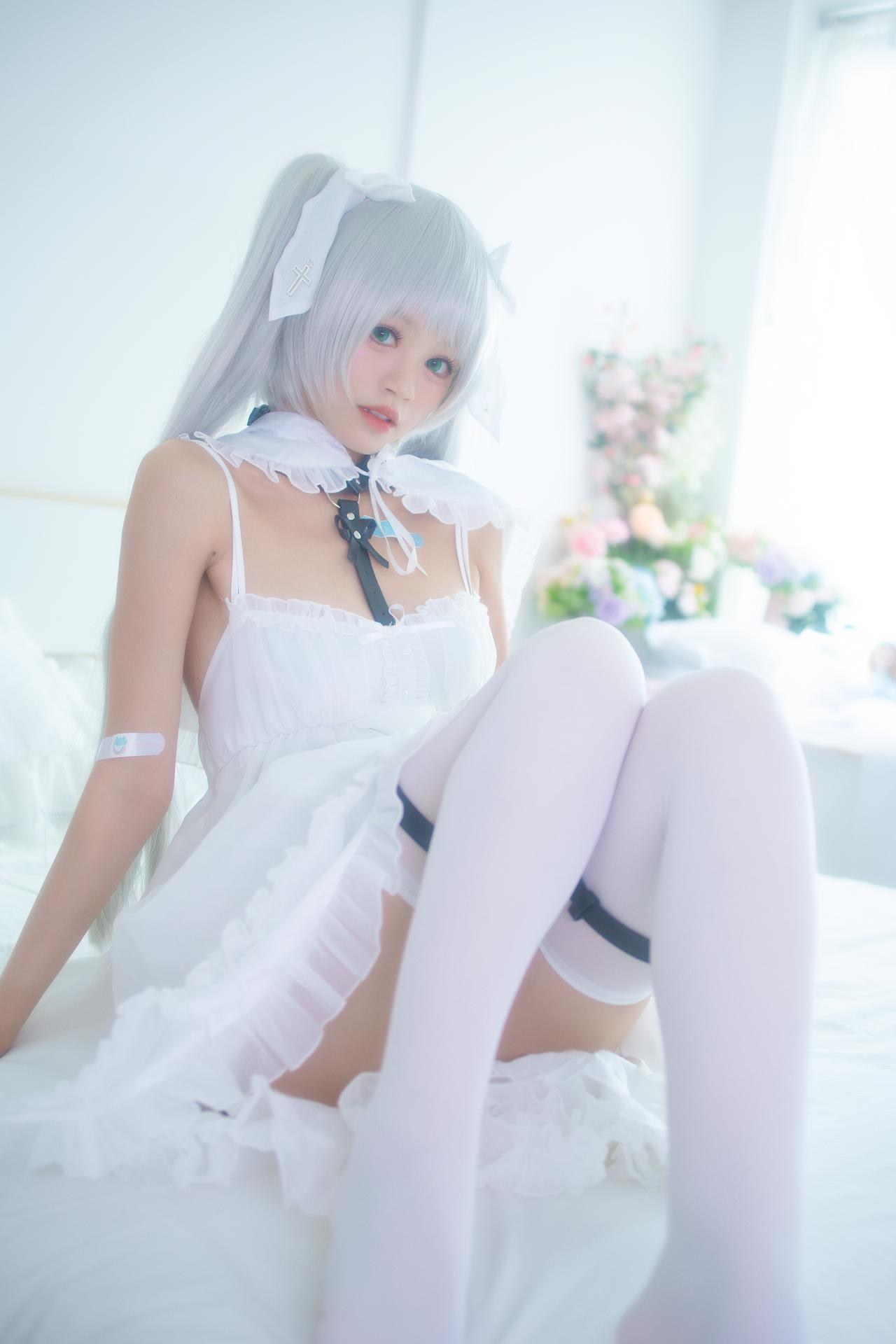 [cosplay] 星黛鹿鹿 - 初音酱：蓝绿双马尾白丝美腿 58P