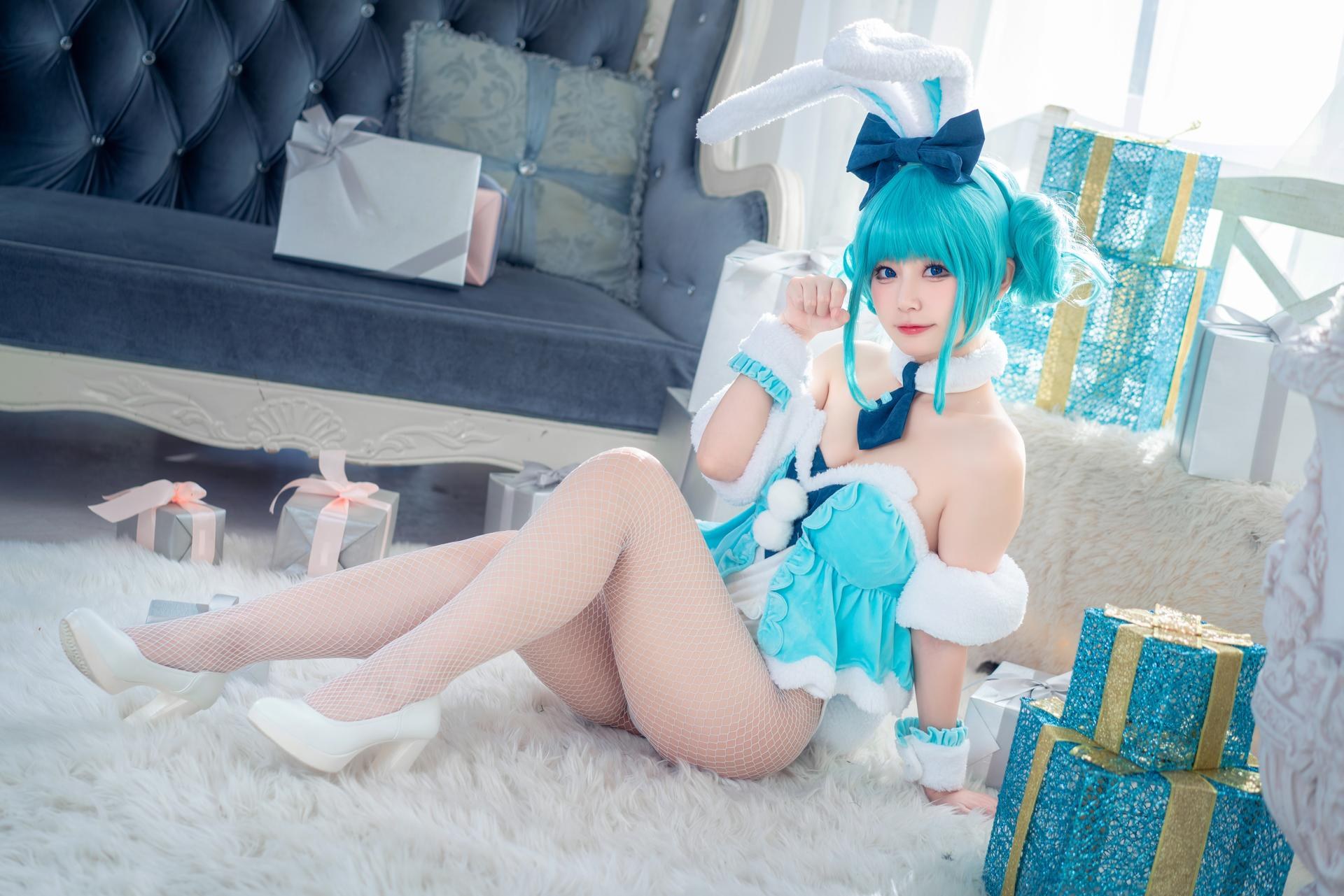 [cosplay] 猫大人 - 初音未来白兔：Ảnh cosplay chủ đề thỏ trắng Hatsune Miku 24P