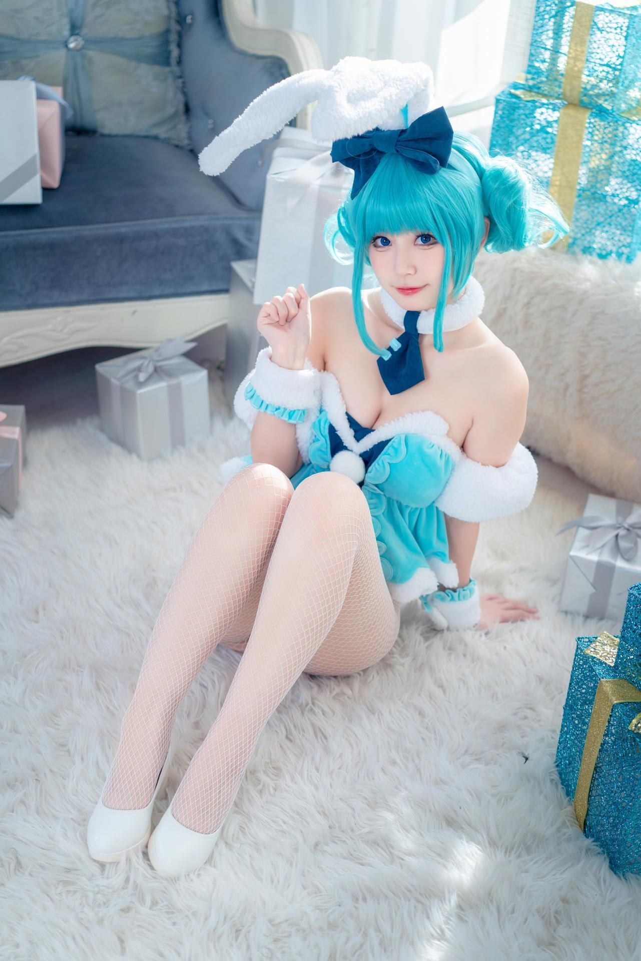 [cosplay] 猫大人 - 初音未来白兔：Ảnh cosplay chủ đề thỏ trắng Hatsune Miku 24P
