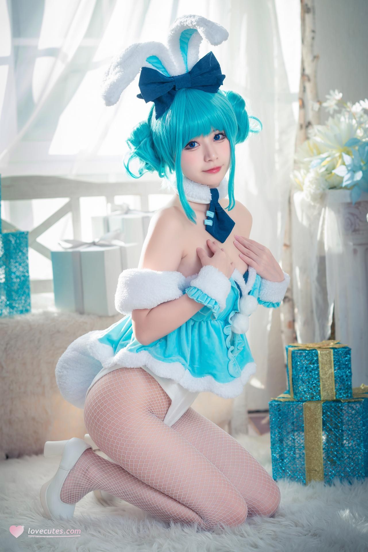 [cosplay] 猫大人 - 初音未来白兔：Ảnh cosplay chủ đề thỏ trắng Hatsune Miku 24P