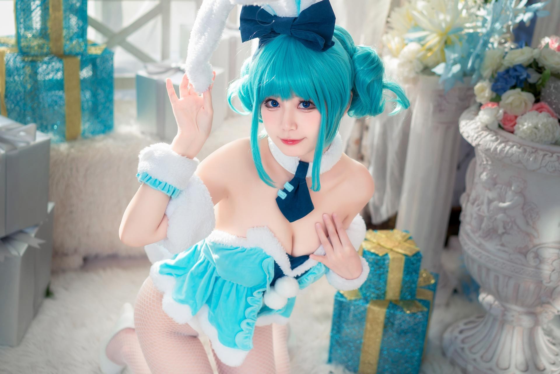 [cosplay] 猫大人 - 初音未来白兔：Ảnh cosplay chủ đề thỏ trắng Hatsune Miku 24P