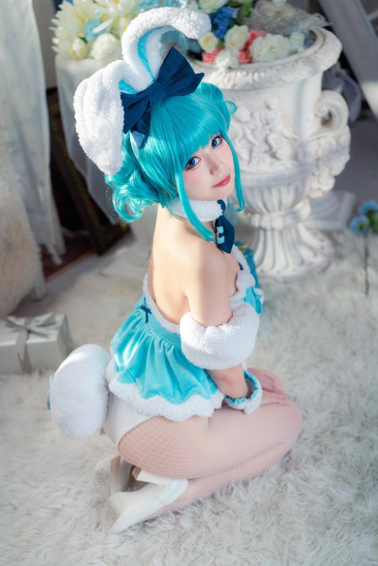 [cosplay] 猫大人 - 初音未来白兔：Ảnh cosplay chủ đề thỏ trắng Hatsune Miku 24P