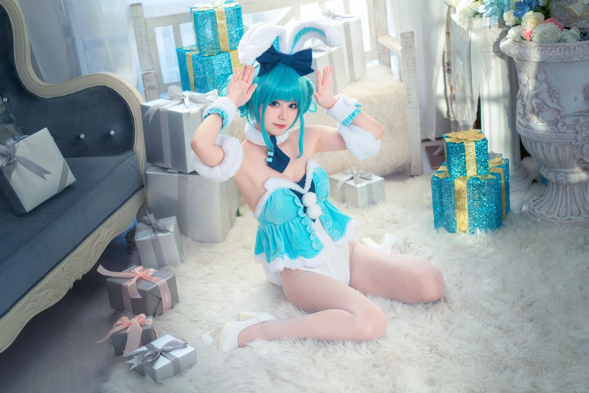 [cosplay] 猫大人 - 初音未来白兔：Ảnh cosplay chủ đề thỏ trắng Hatsune Miku 24P