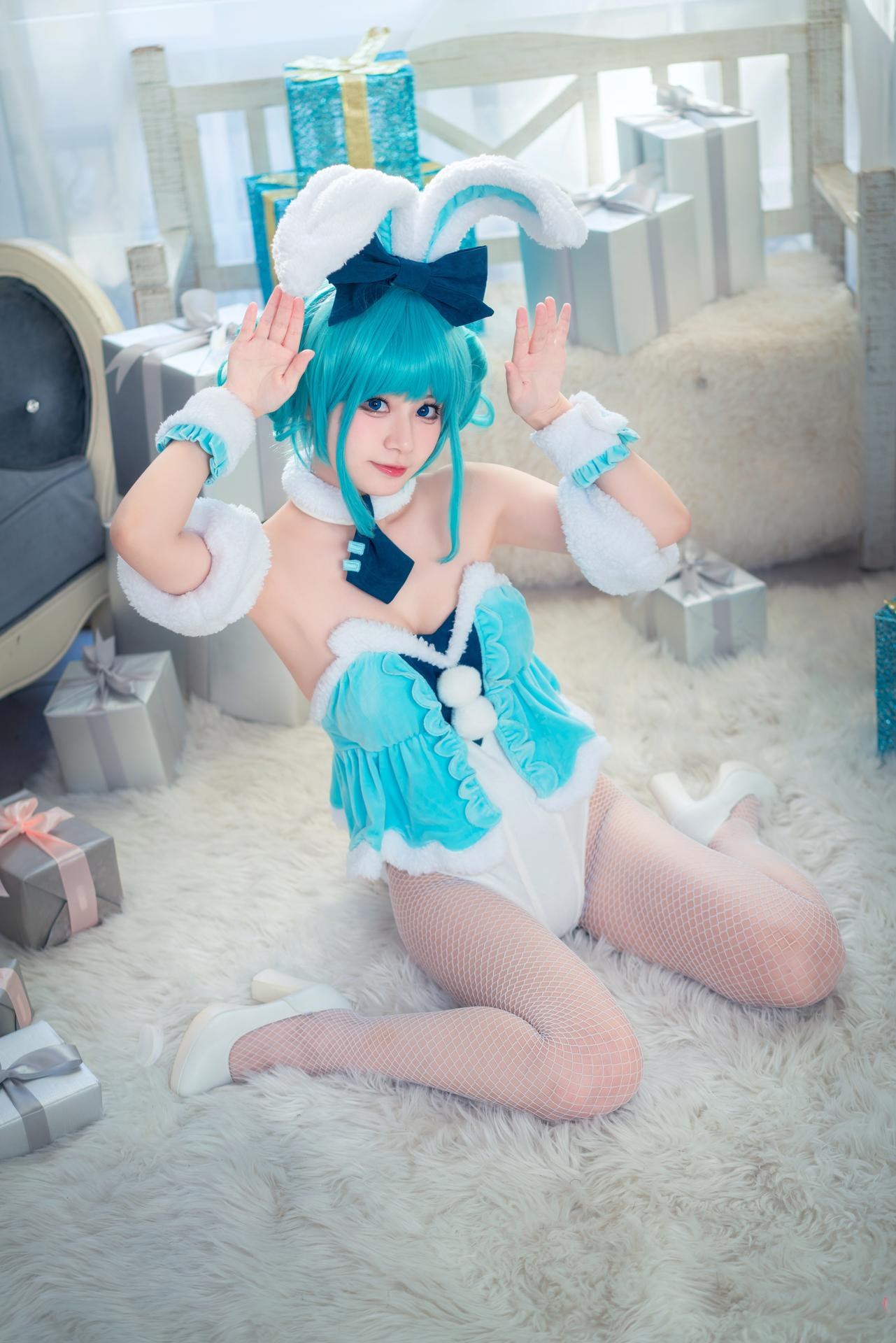 [cosplay] 猫大人 - 初音未来白兔：Ảnh cosplay chủ đề thỏ trắng Hatsune Miku 24P