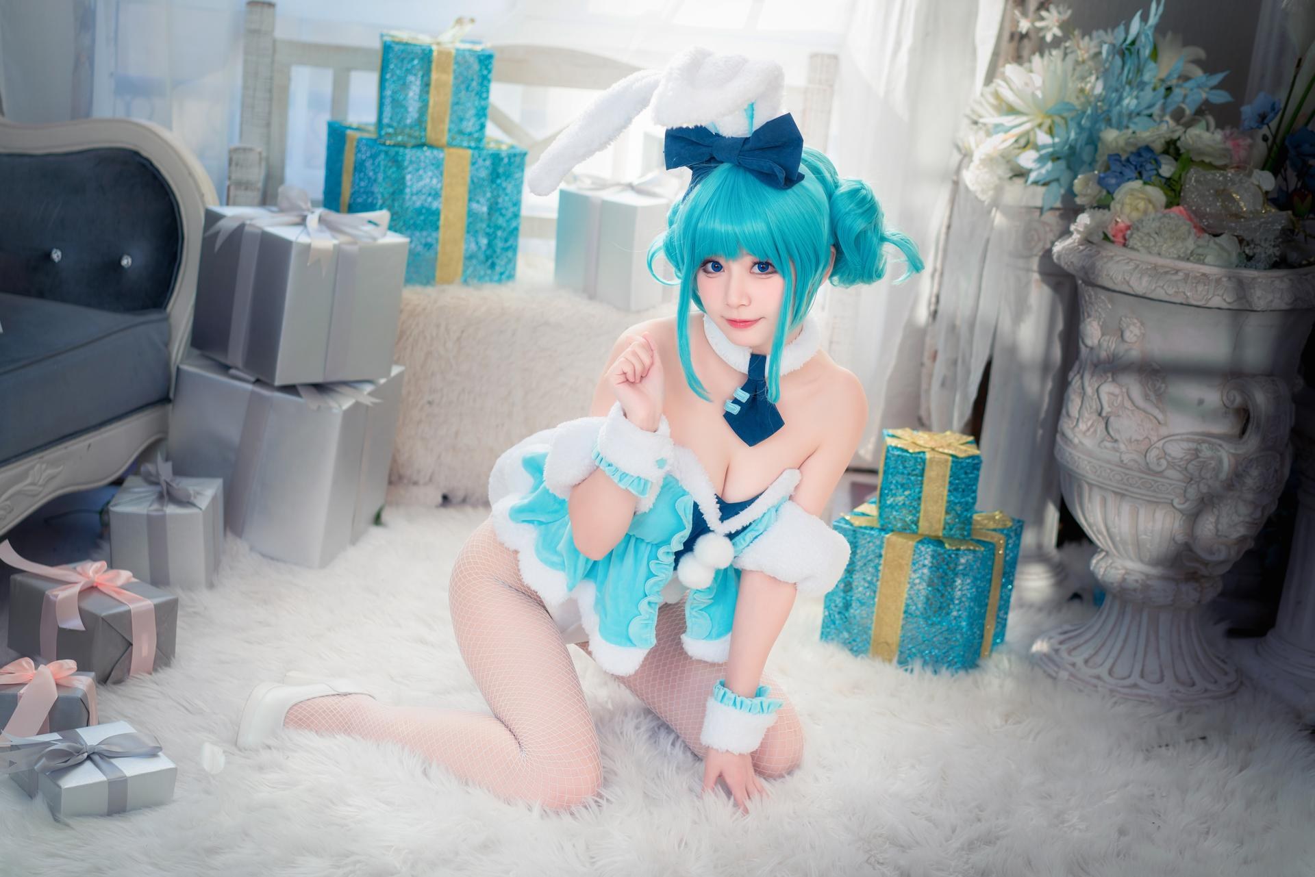 [cosplay] 猫大人 - 初音未来白兔：Ảnh cosplay chủ đề thỏ trắng Hatsune Miku 24P