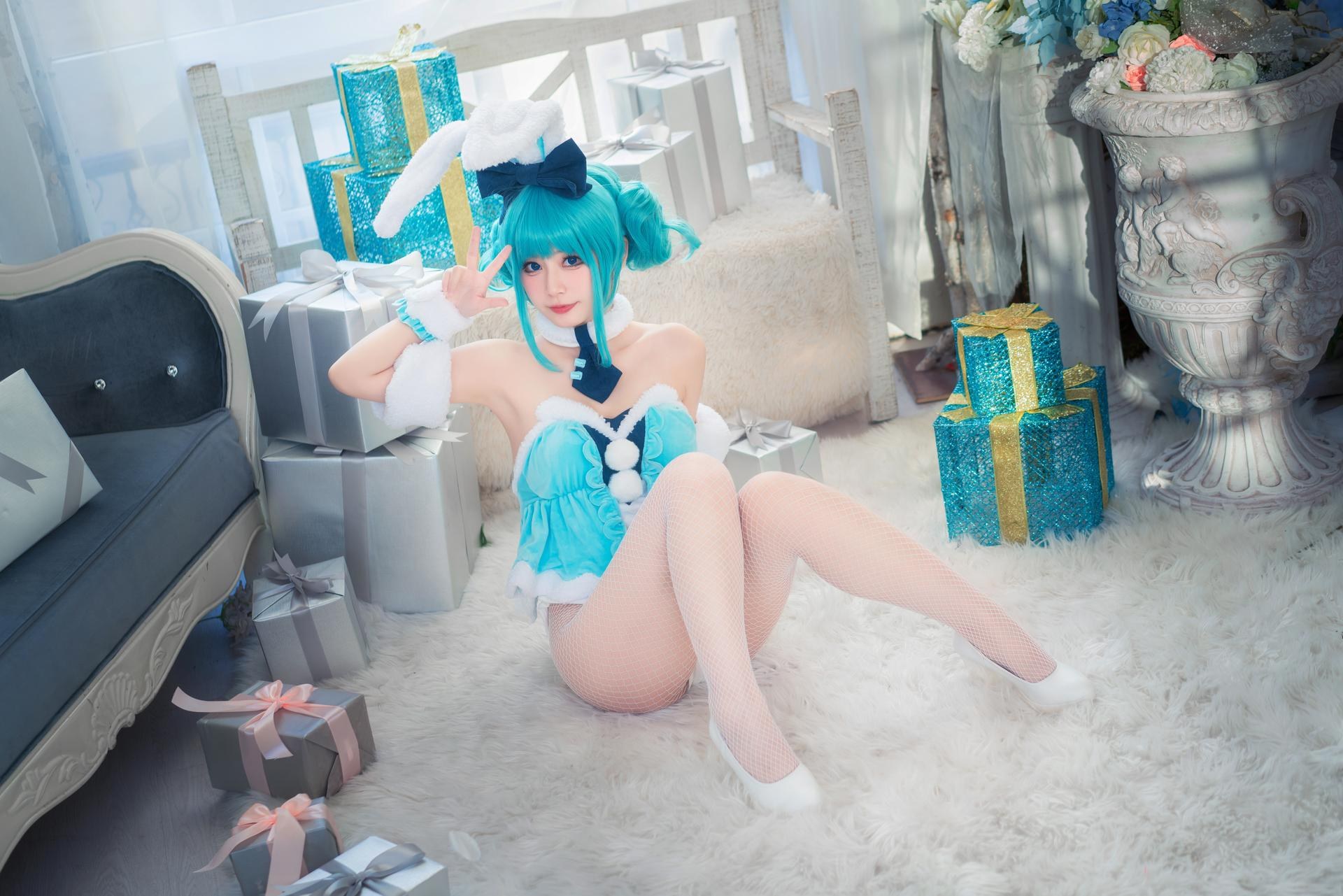[cosplay] 猫大人 - 初音未来白兔：Ảnh cosplay chủ đề thỏ trắng Hatsune Miku 24P