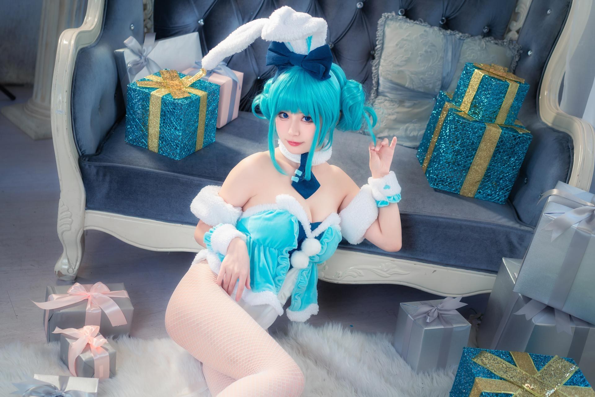 [cosplay] 猫大人 - 初音未来白兔：Ảnh cosplay chủ đề thỏ trắng Hatsune Miku 24P