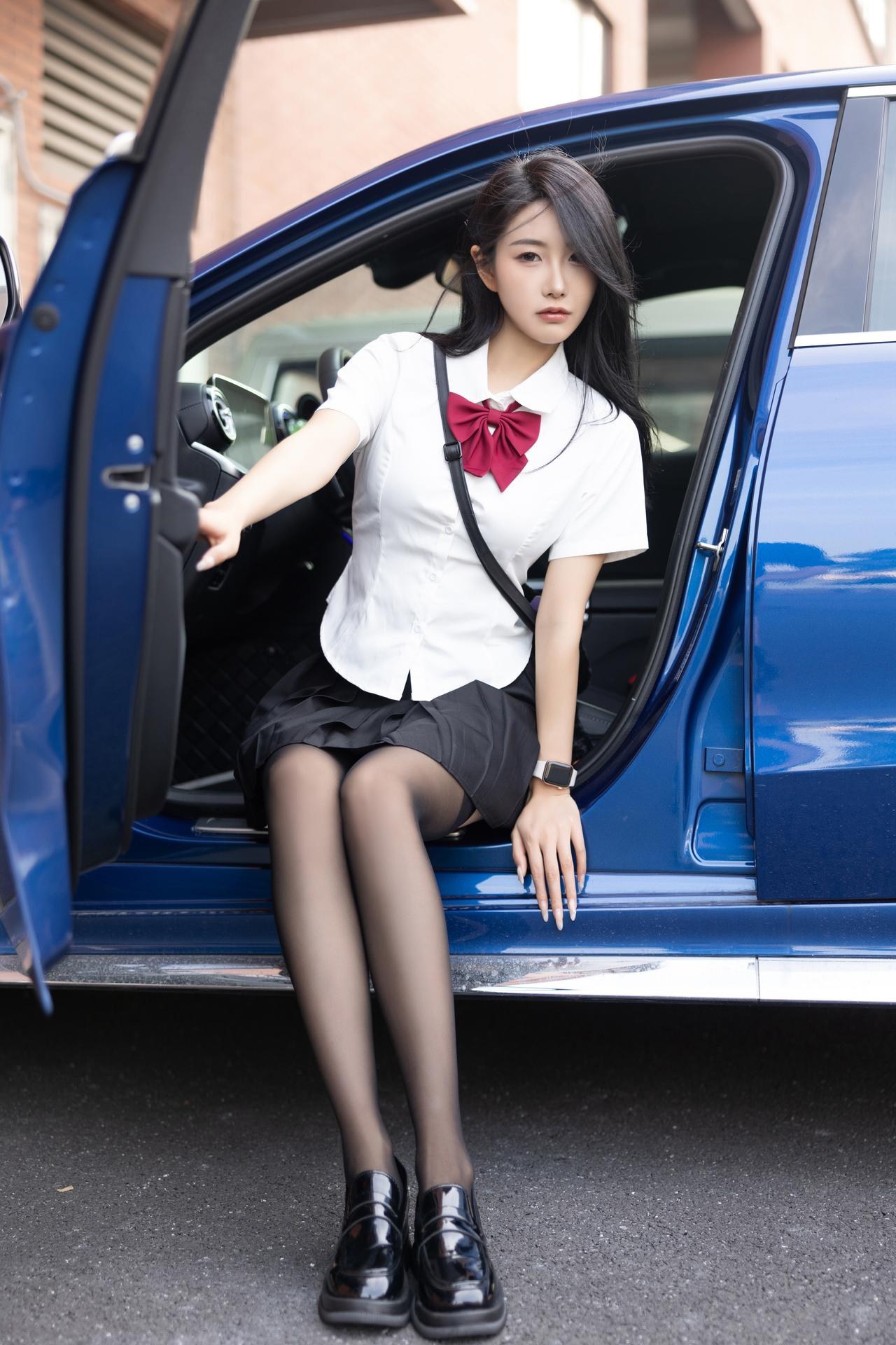 [模特] 苏苏阿 - 秀人网模特JK套装：真空凸点大尺度写真 87P