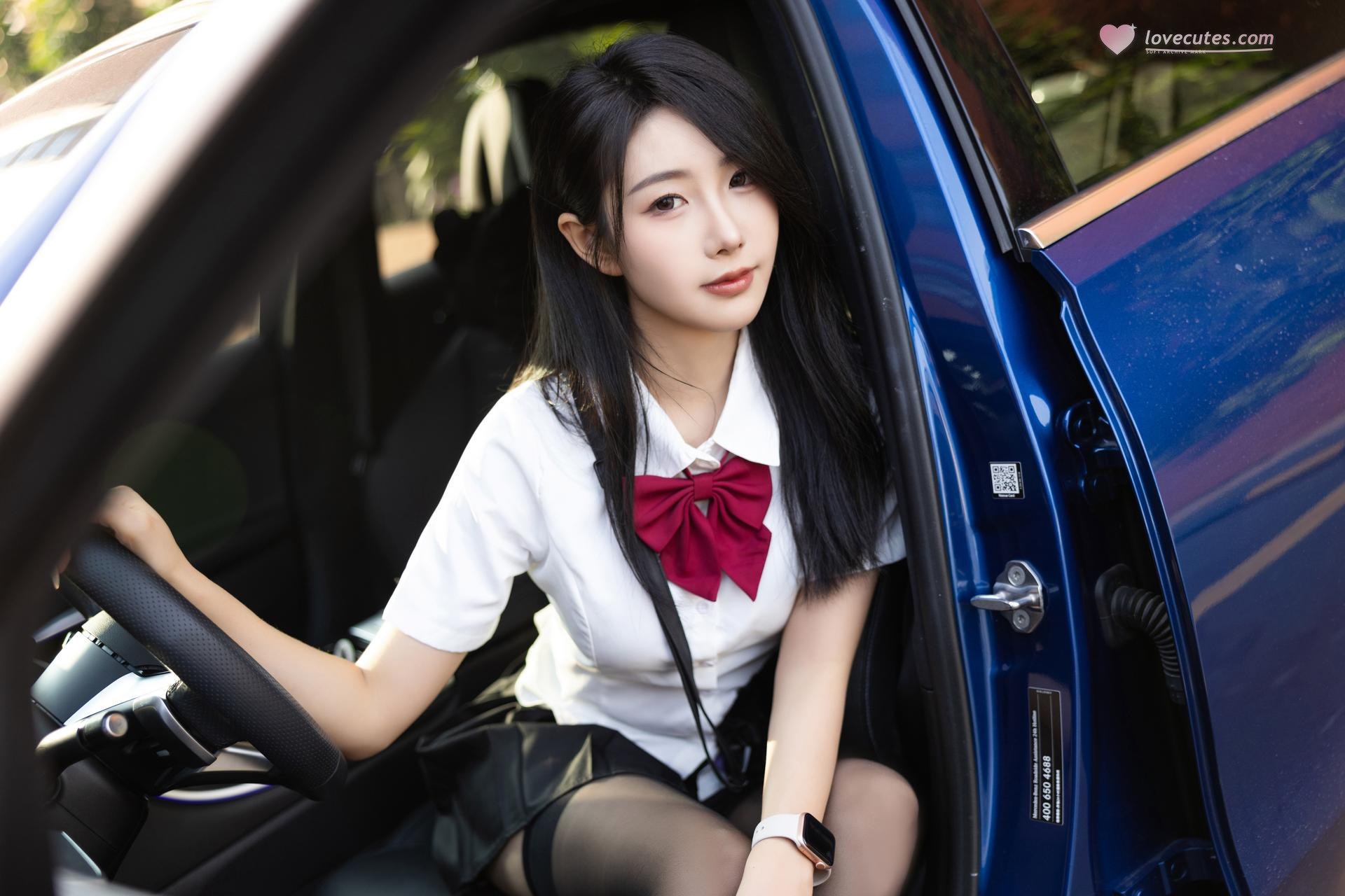 [模特] 苏苏阿 - 秀人网模特JK套装：真空凸点大尺度写真 87P