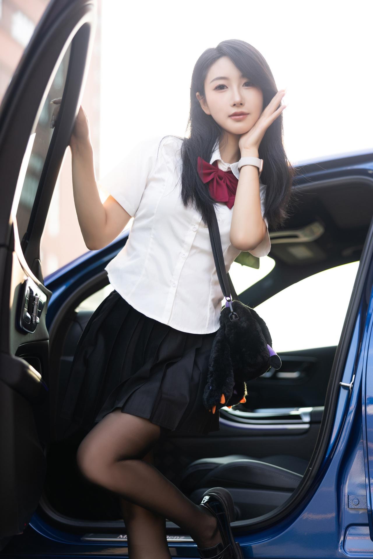 [模特] 苏苏阿 - 秀人网模特JK套装：真空凸点大尺度写真 87P
