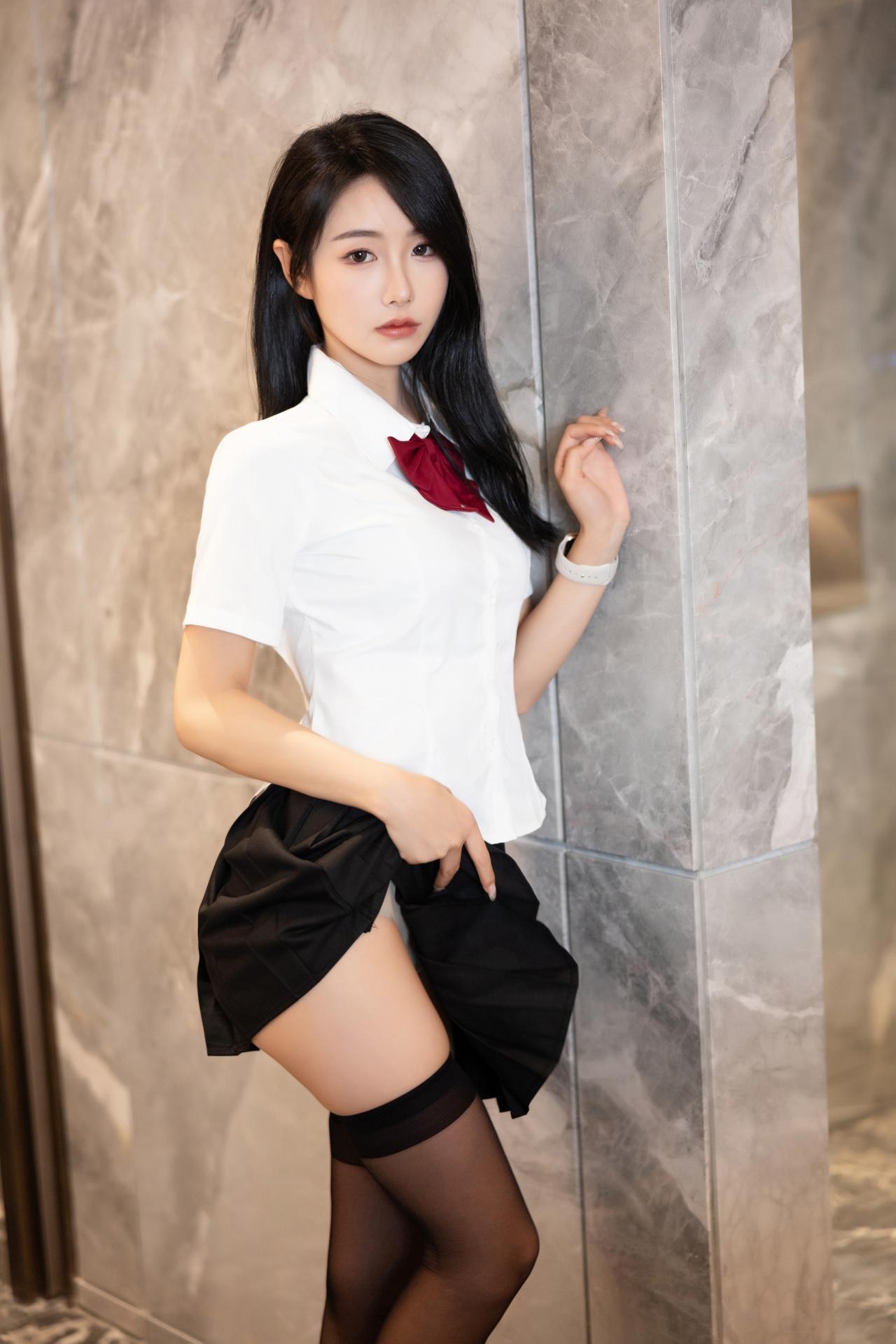 [模特] 苏苏阿 - 秀人网模特JK套装：真空凸点大尺度写真 87P