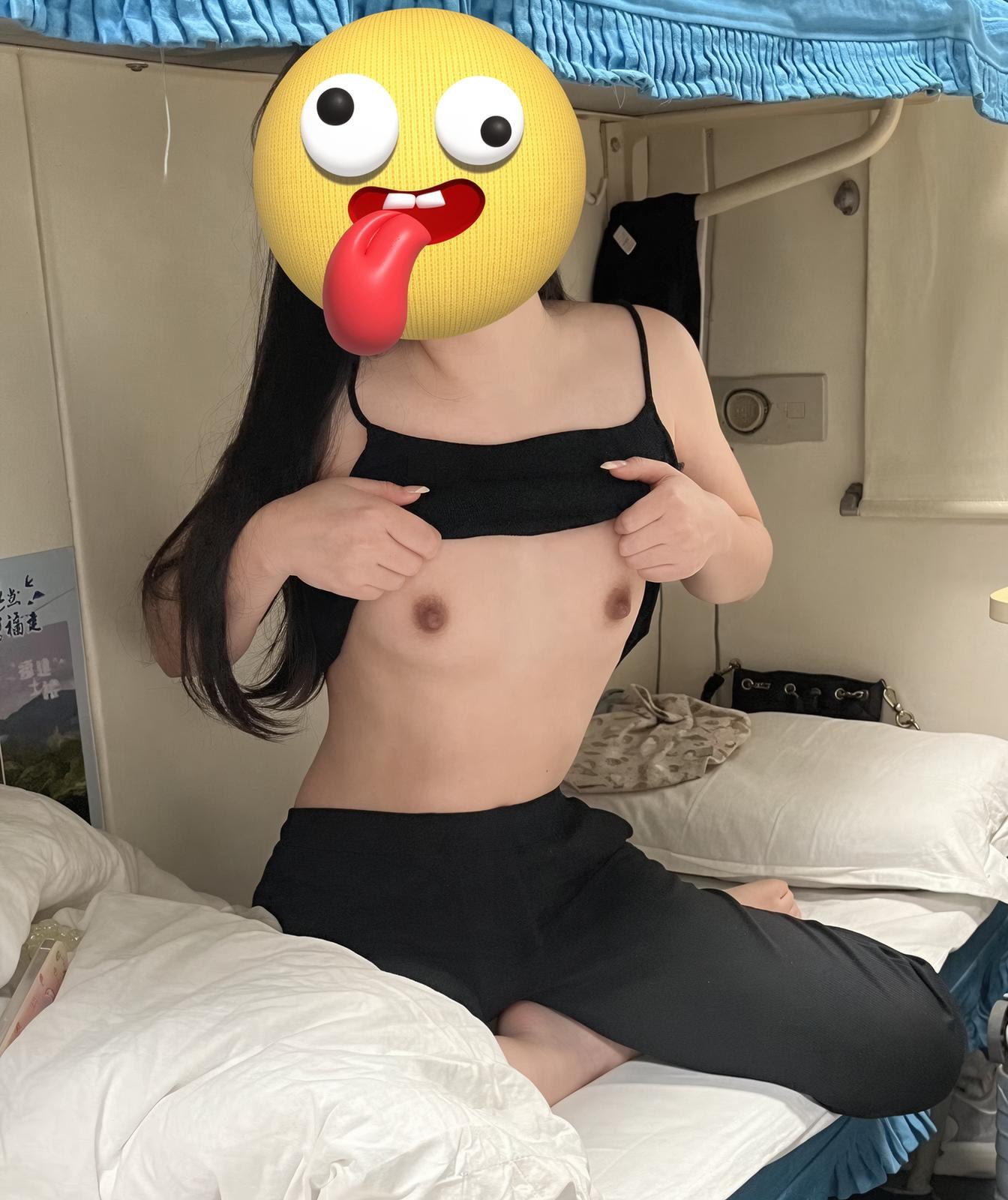 [私房] i饼羊 - 户外露出私拍合集：小胸清瘦大尺度视频私房 311P68V