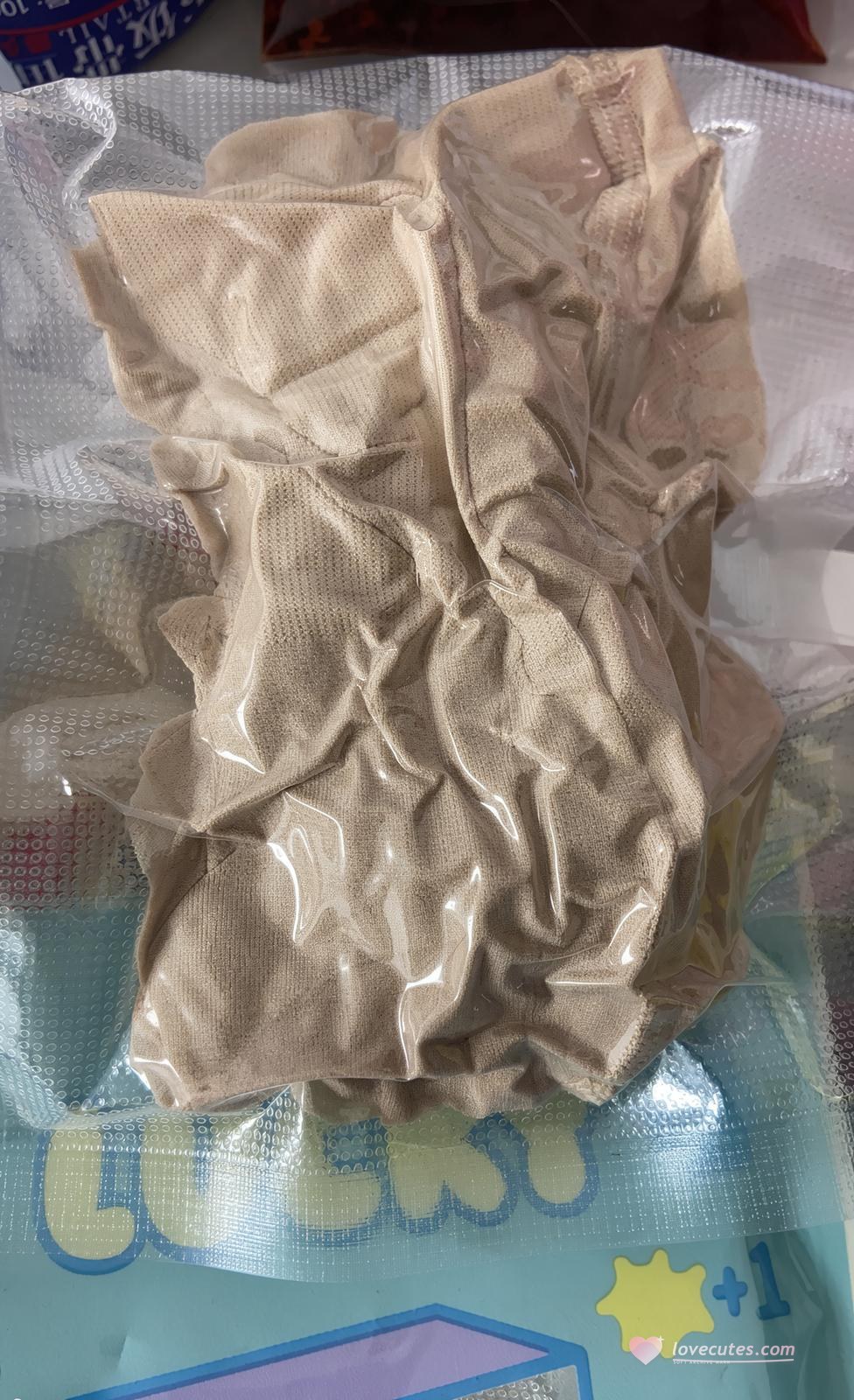 [私房] i饼羊 - 户外露出私拍合集：小胸清瘦大尺度视频私房 311P68V