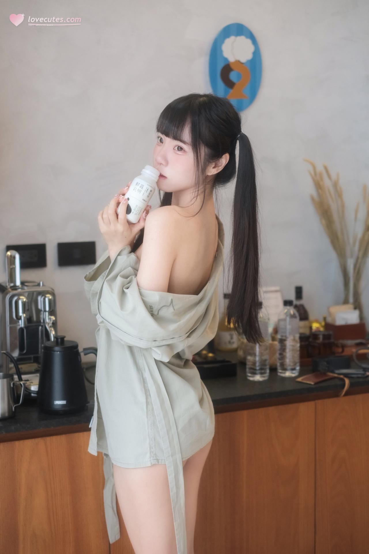 [私房] 可可小白兔 - 阳台小兔兔私拍：兔耳内衣大尺度私房 68P