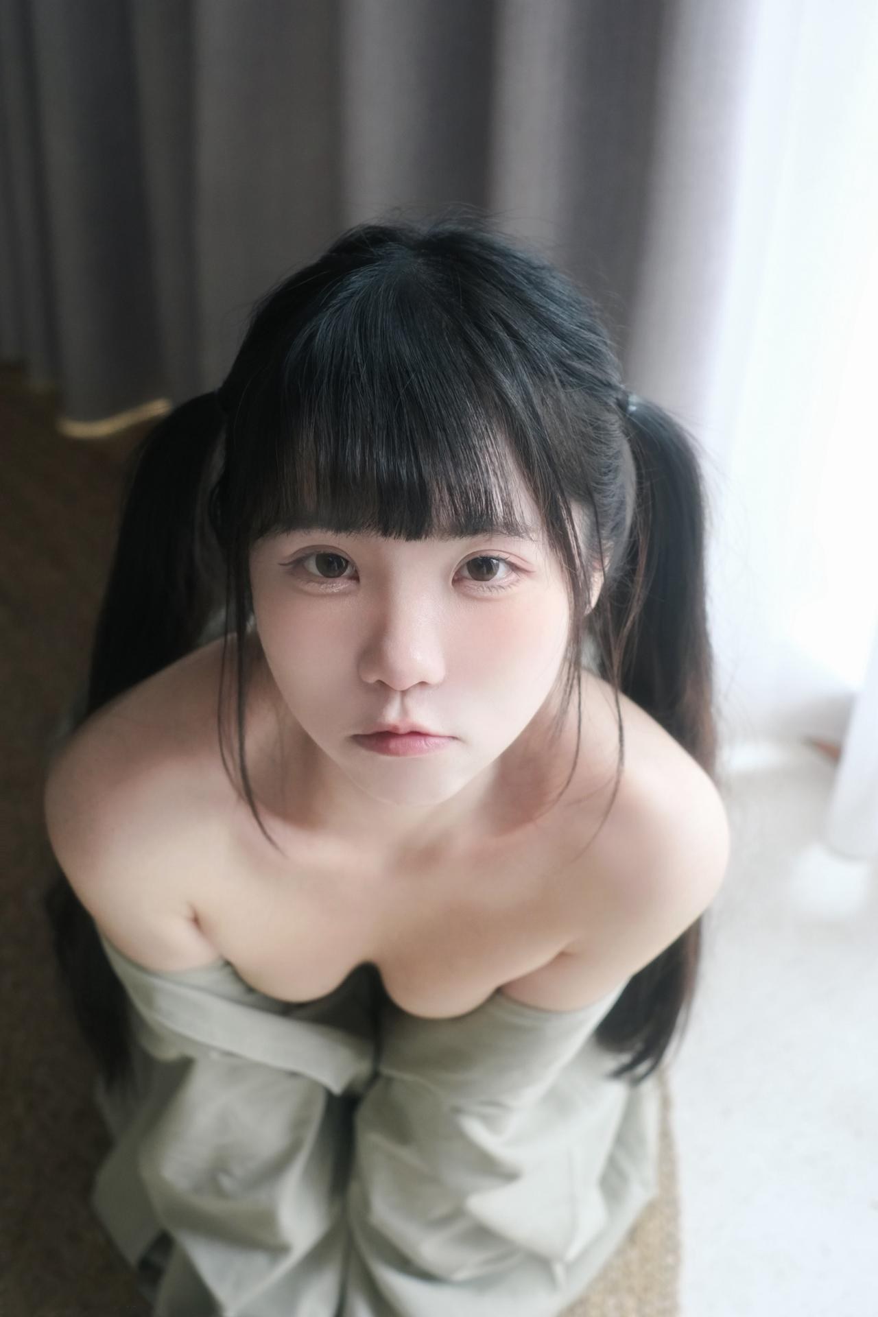 [私房] 可可小白兔 - 阳台小兔兔私拍：兔耳内衣大尺度私房 68P