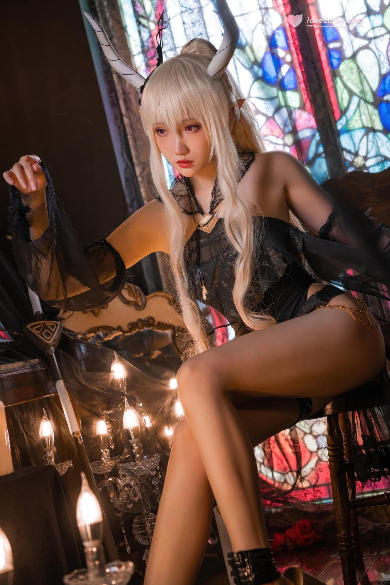 [Cosplay] Guaxi Jiang - Arknights Shining swimsuit cosplay 25P