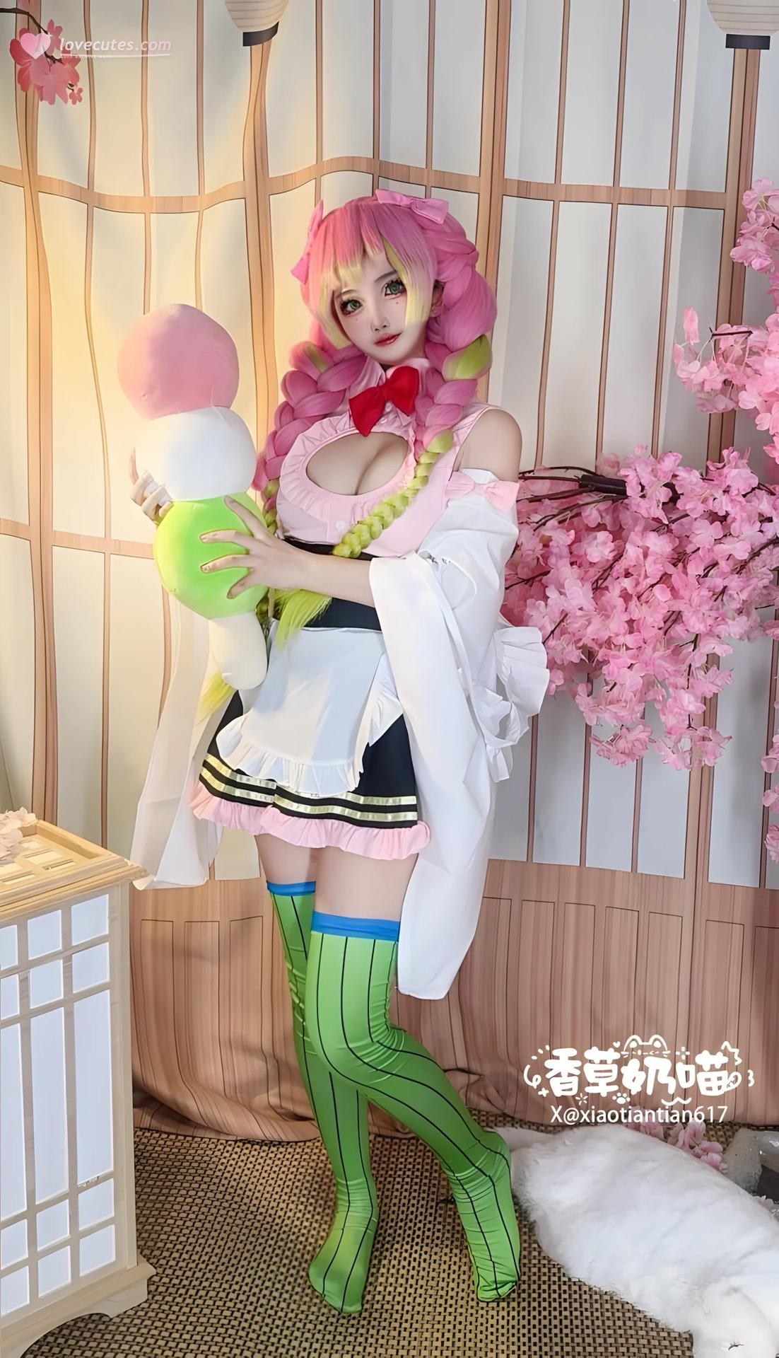 [Cosplay] Xiangcao Naimiao - Demon Slayer Mitsuri Kanroji deluxe cosplay 204P71V