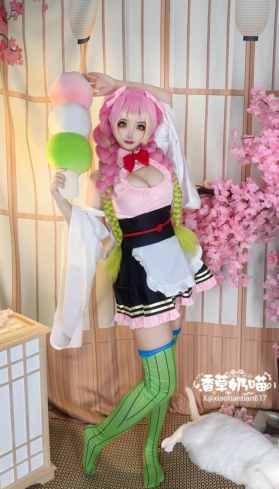 [Cosplay] Xiangcao Naimiao - Demon Slayer Mitsuri Kanroji deluxe cosplay 204P71V