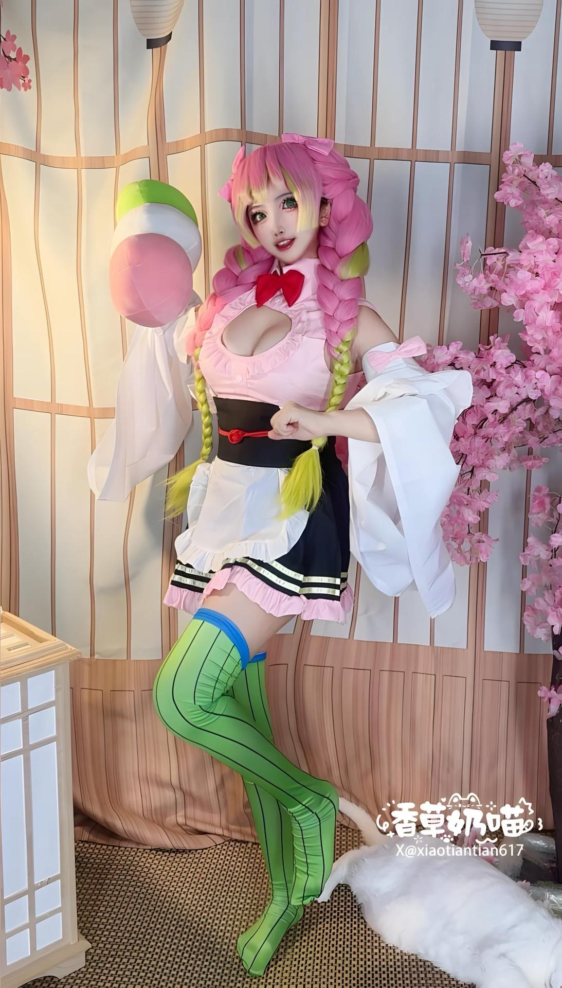 [Cosplay] Xiangcao Naimiao - Demon Slayer Mitsuri Kanroji deluxe cosplay 204P71V