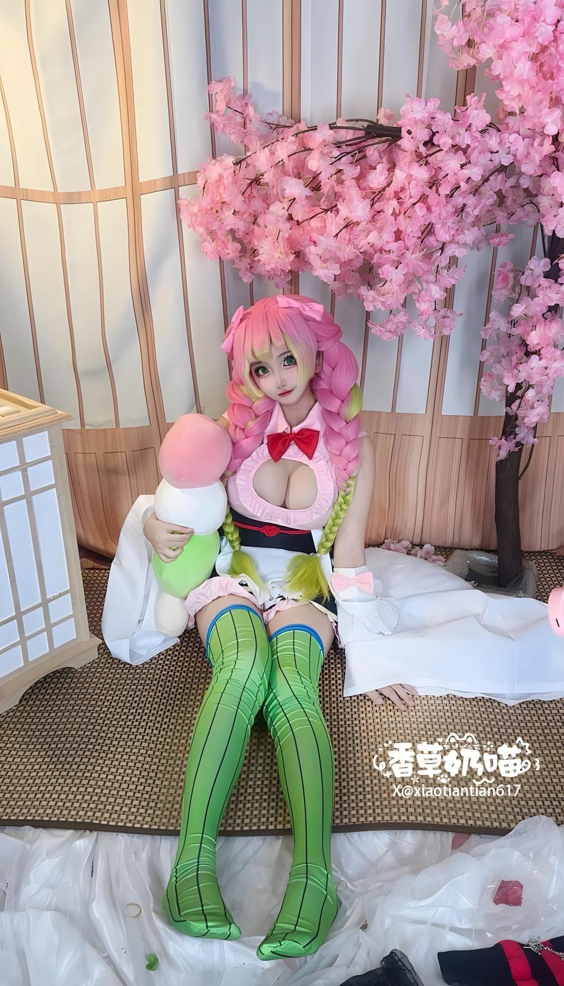 [cosplay] Xiangcao Naimiao - ชุดภาพ Demon Slayer Mitsuri Kanroji deluxe cosplay 204P71V