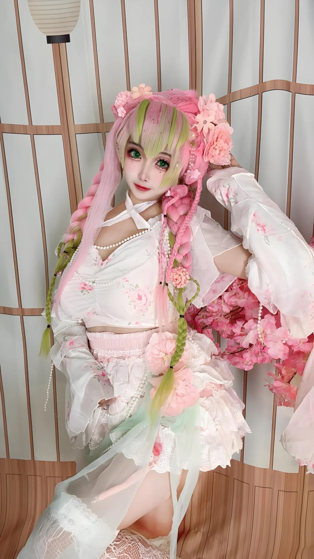 [cosplay] Xiangcao Naimiao - Demon Slayer Mitsuri Kanroji deluxe cosplay 사진 세트 204P71V