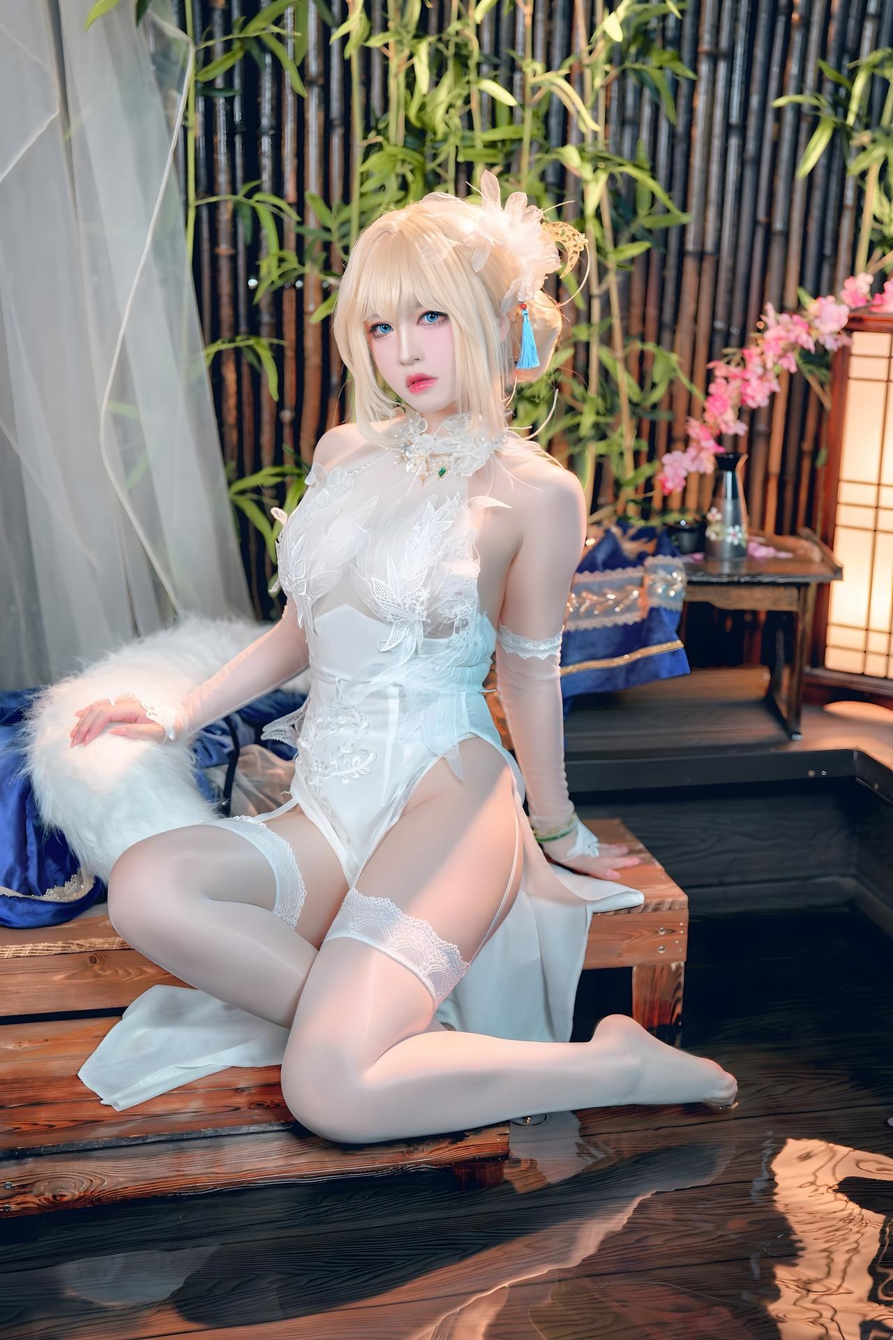 [cosplay] 半半子 - 贞德 灯花祝装圣女：蓝白圣女礼装 白丝美腿还原 58P