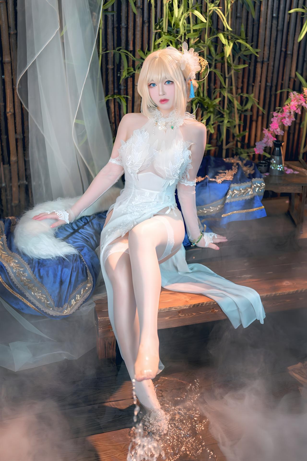 [cosplay] 半半子 - 贞德 灯花祝装圣女：蓝白圣女礼装 白丝美腿还原 58P