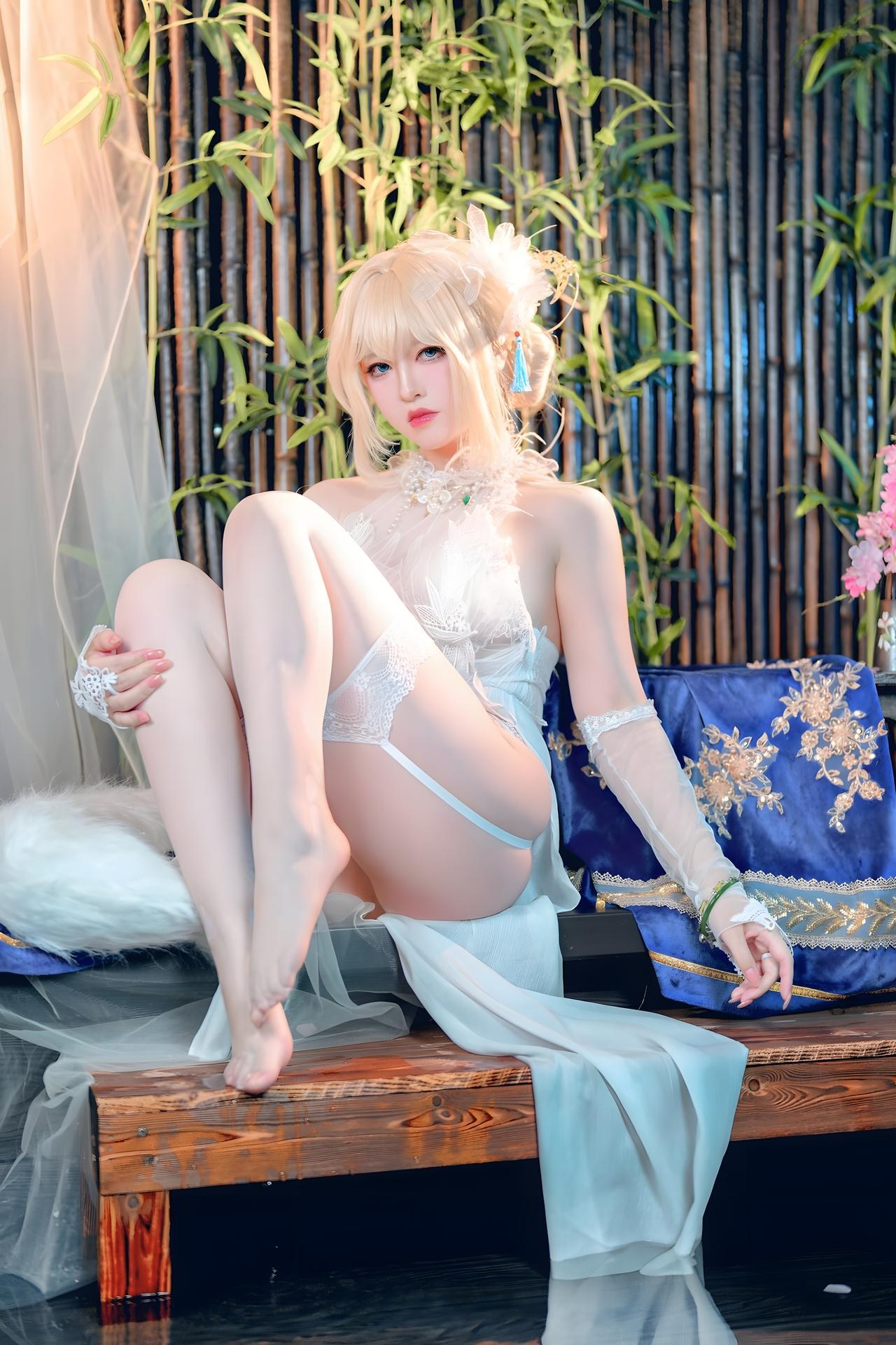 [cosplay] 半半子 - 贞德 灯花祝装圣女：蓝白圣女礼装 白丝美腿还原 58P