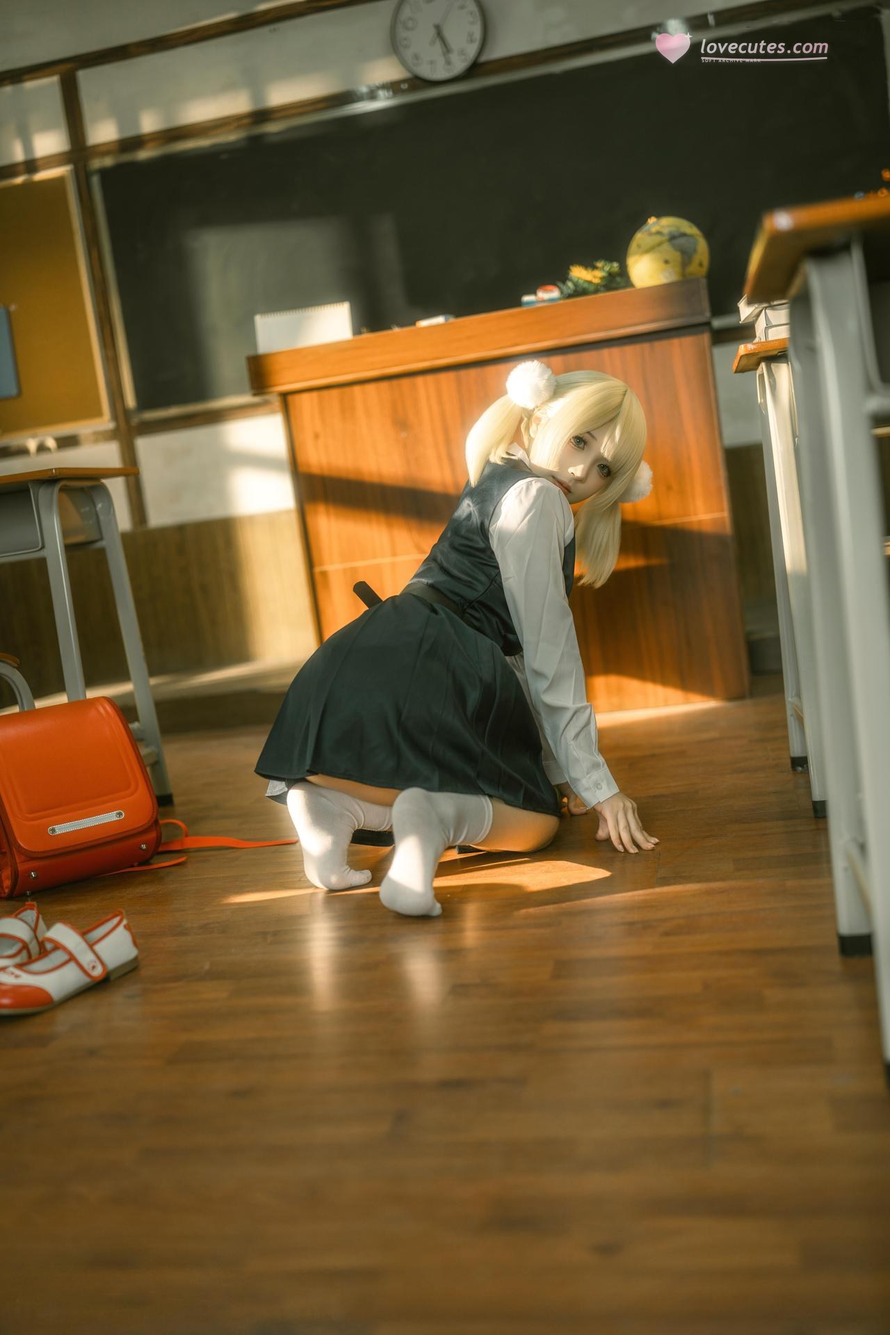 [코스프레] Bangni邦尼 - 时雨羽衣 教室白丝制服 比基尼美腿还原 87P