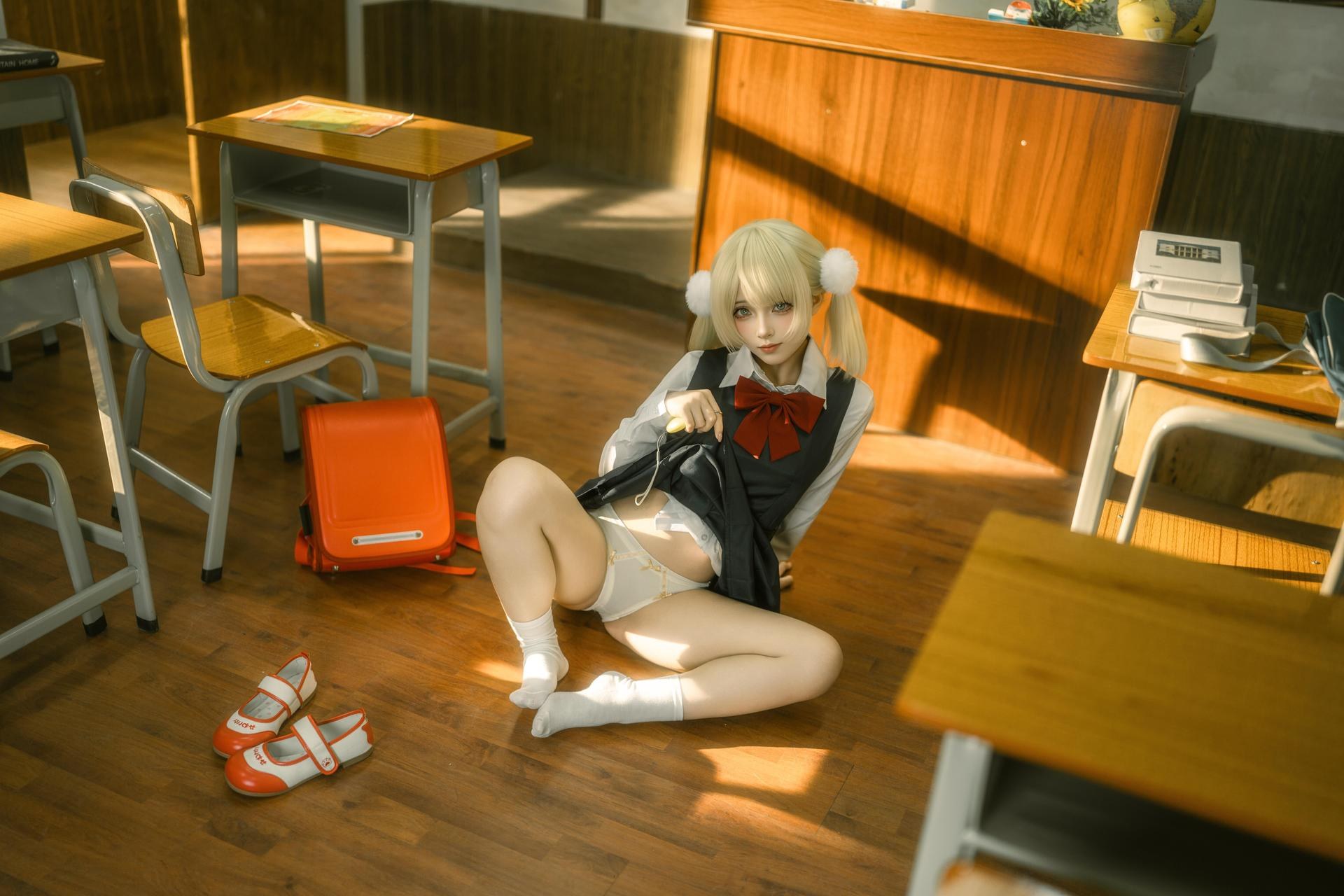 [코스프레] Bangni邦尼 - 时雨羽衣 教室白丝制服 比基尼美腿还原 87P