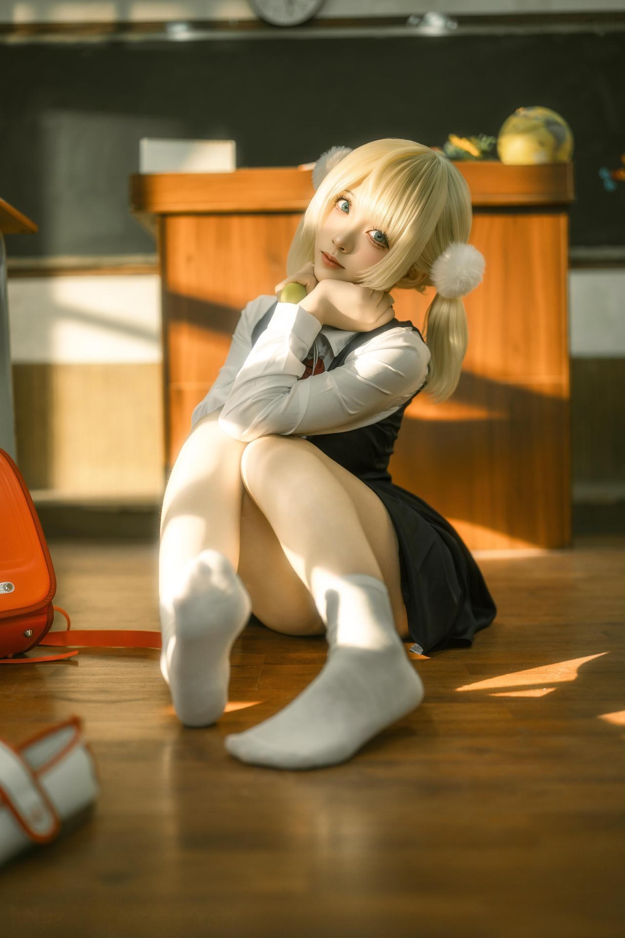 [코스프레] Bangni邦尼 - 时雨羽衣 教室白丝制服 比基尼美腿还原 87P