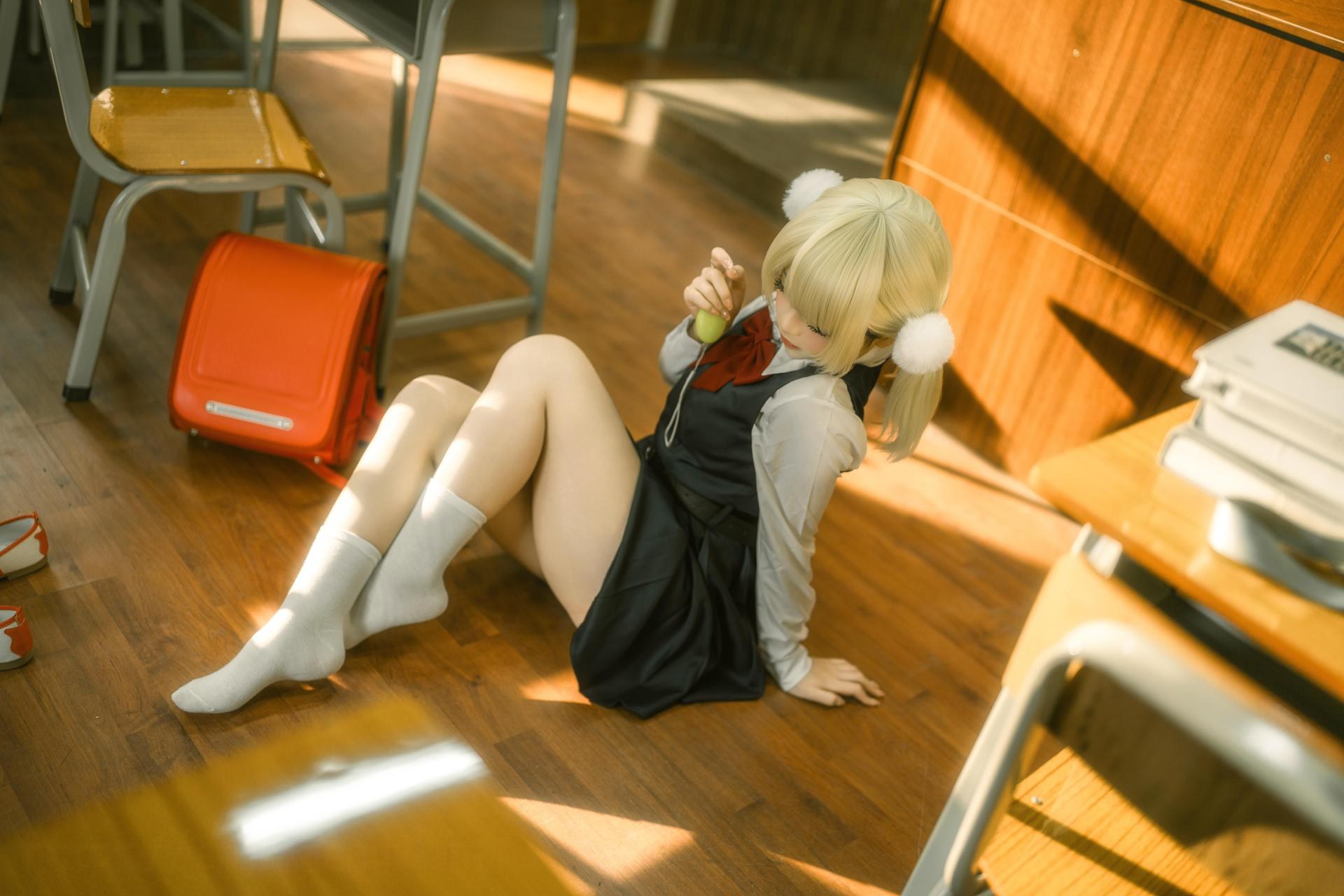 [코스프레] Bangni邦尼 - 时雨羽衣 教室白丝制服 比基尼美腿还原 87P