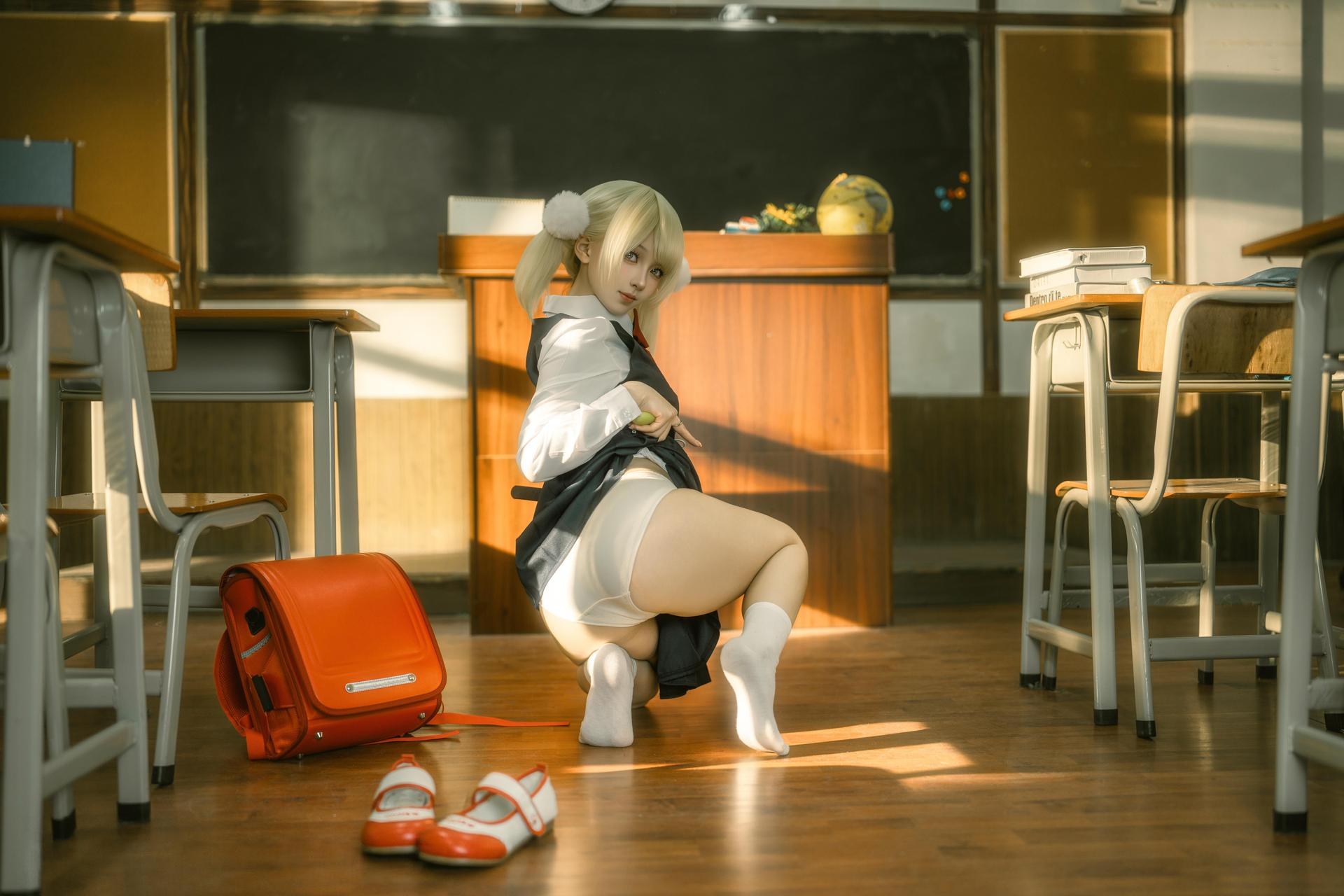 [cosplay] Bangni邦尼 - 时雨羽衣：教室白丝制服 比基尼美腿还原 87P