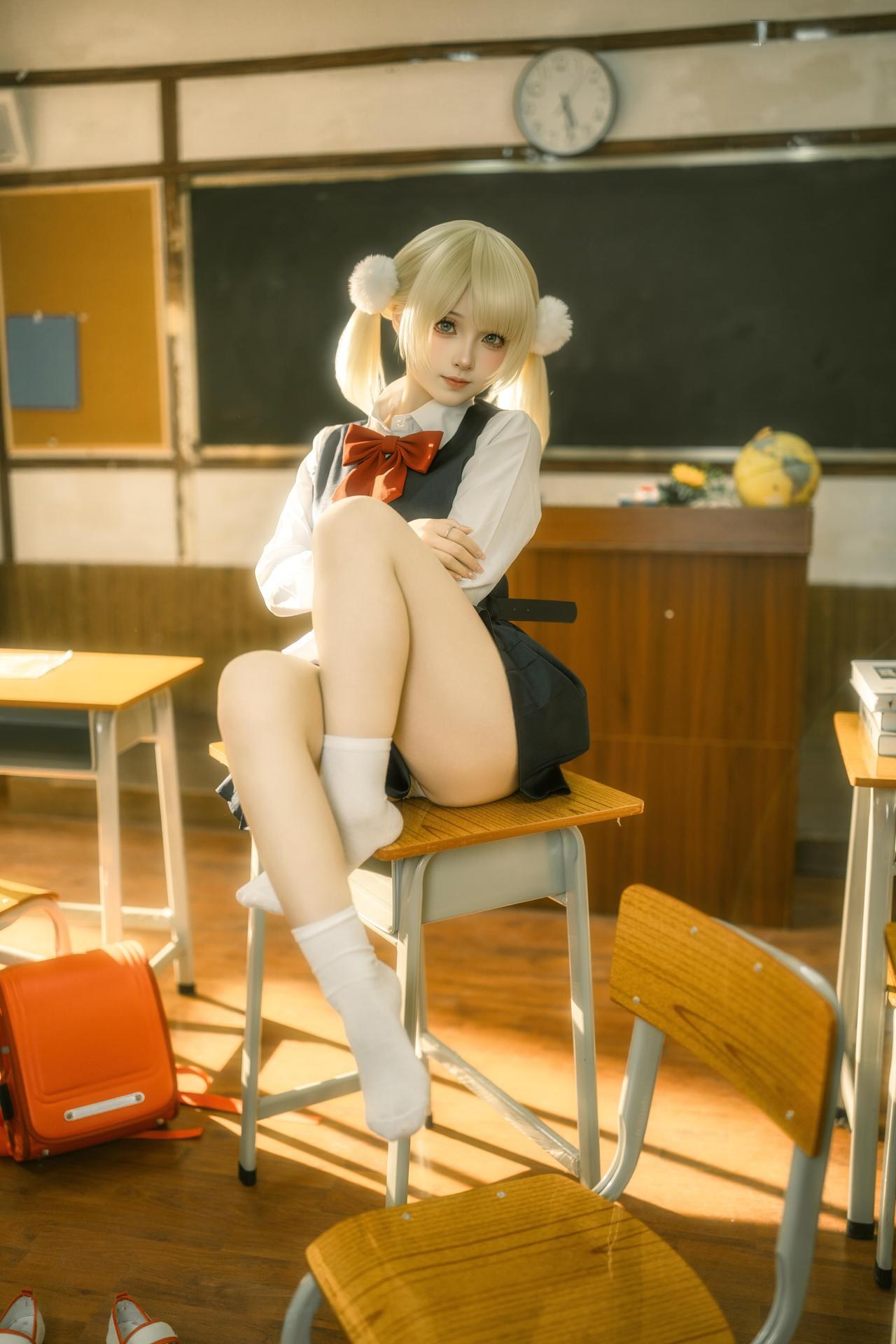 [cosplay] Bangni邦尼 - 时雨羽衣：教室白丝制服 比基尼美腿还原 87P