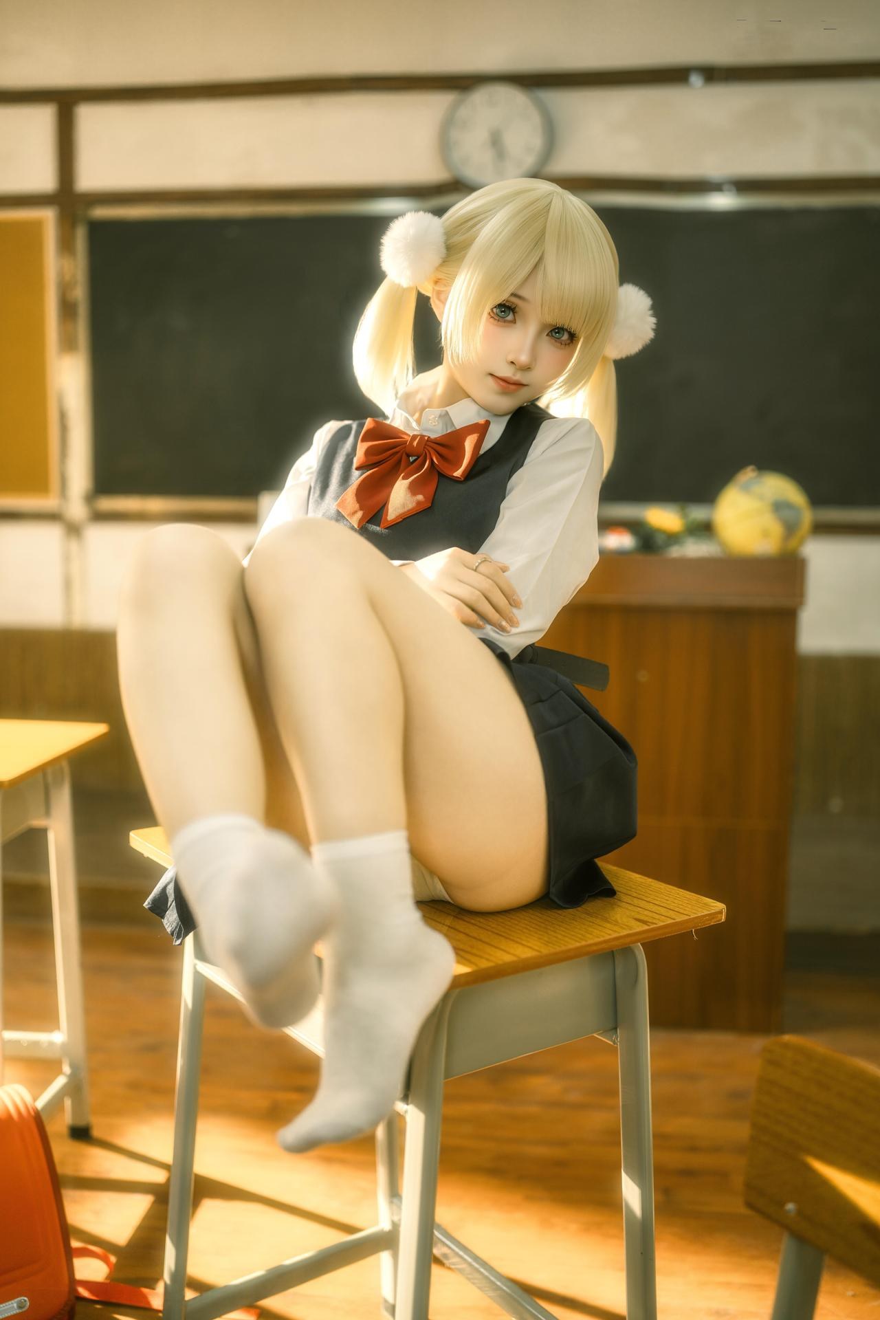 [cosplay] Bangni邦尼 - 时雨羽衣：教室白丝制服 比基尼美腿还原 87P