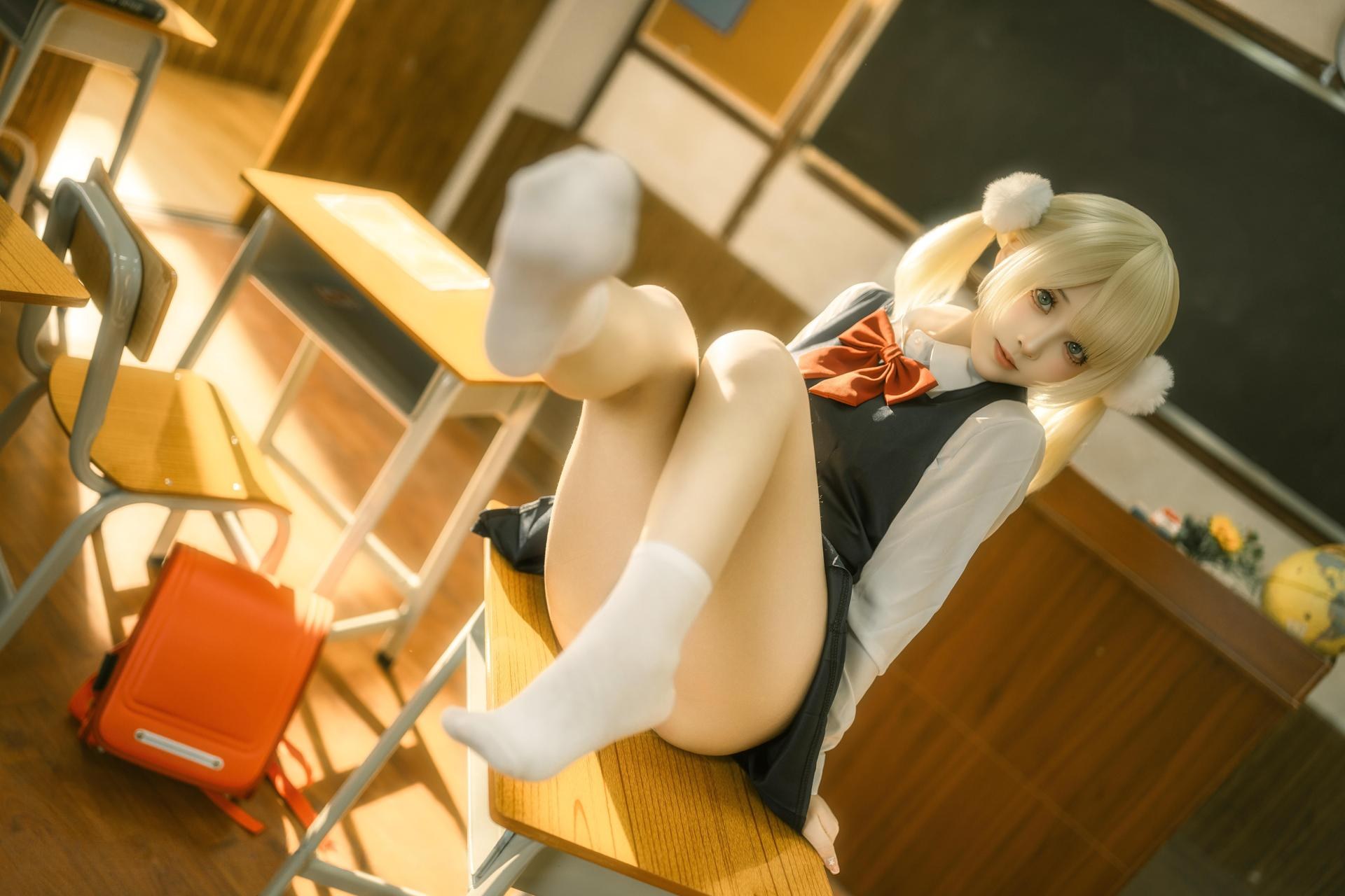 [cosplay] Bangni邦尼 - 时雨羽衣：教室白丝制服 比基尼美腿还原 87P