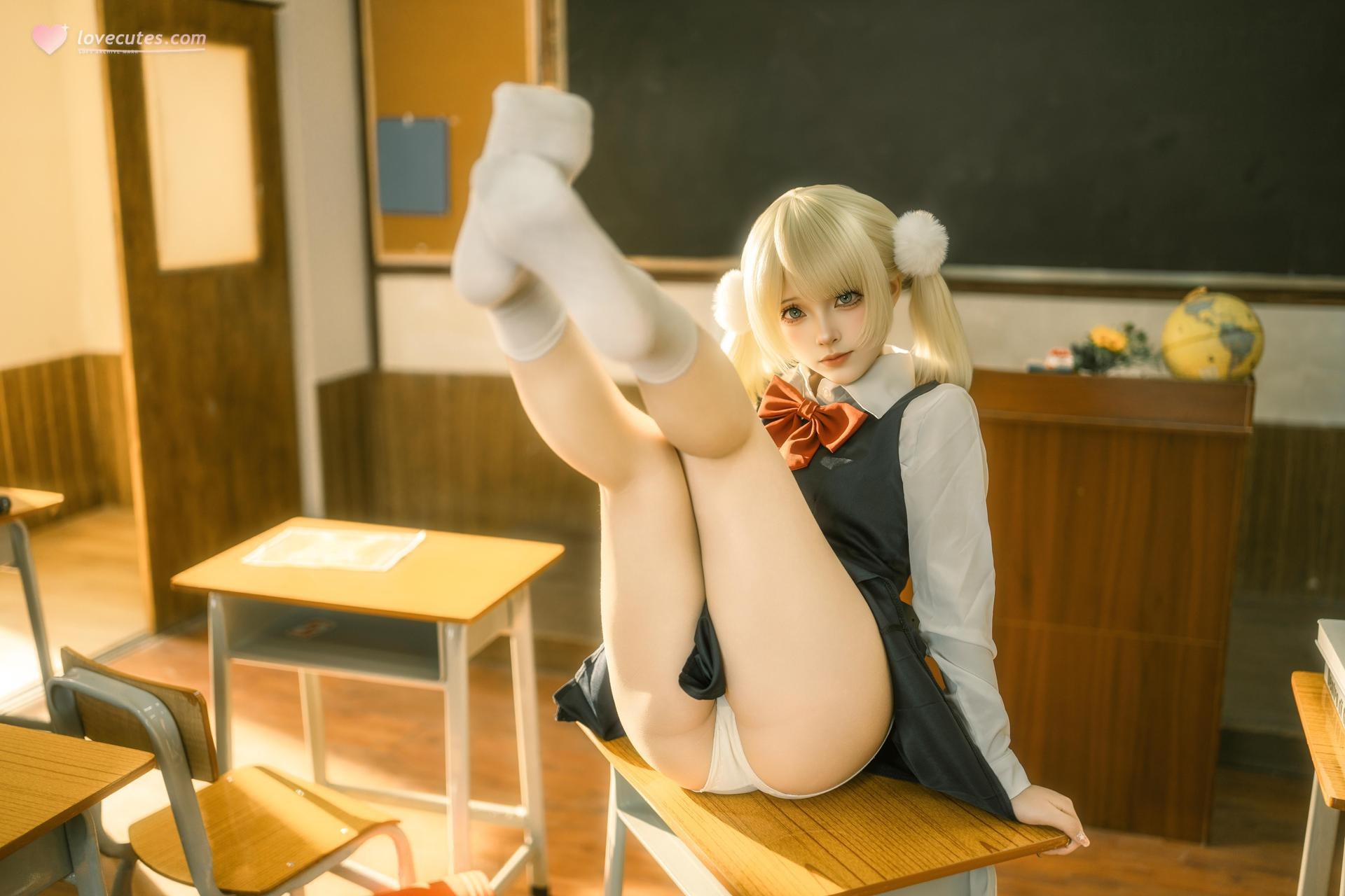 [cosplay] Bangni邦尼 - 时雨羽衣：教室白丝制服 比基尼美腿还原 87P