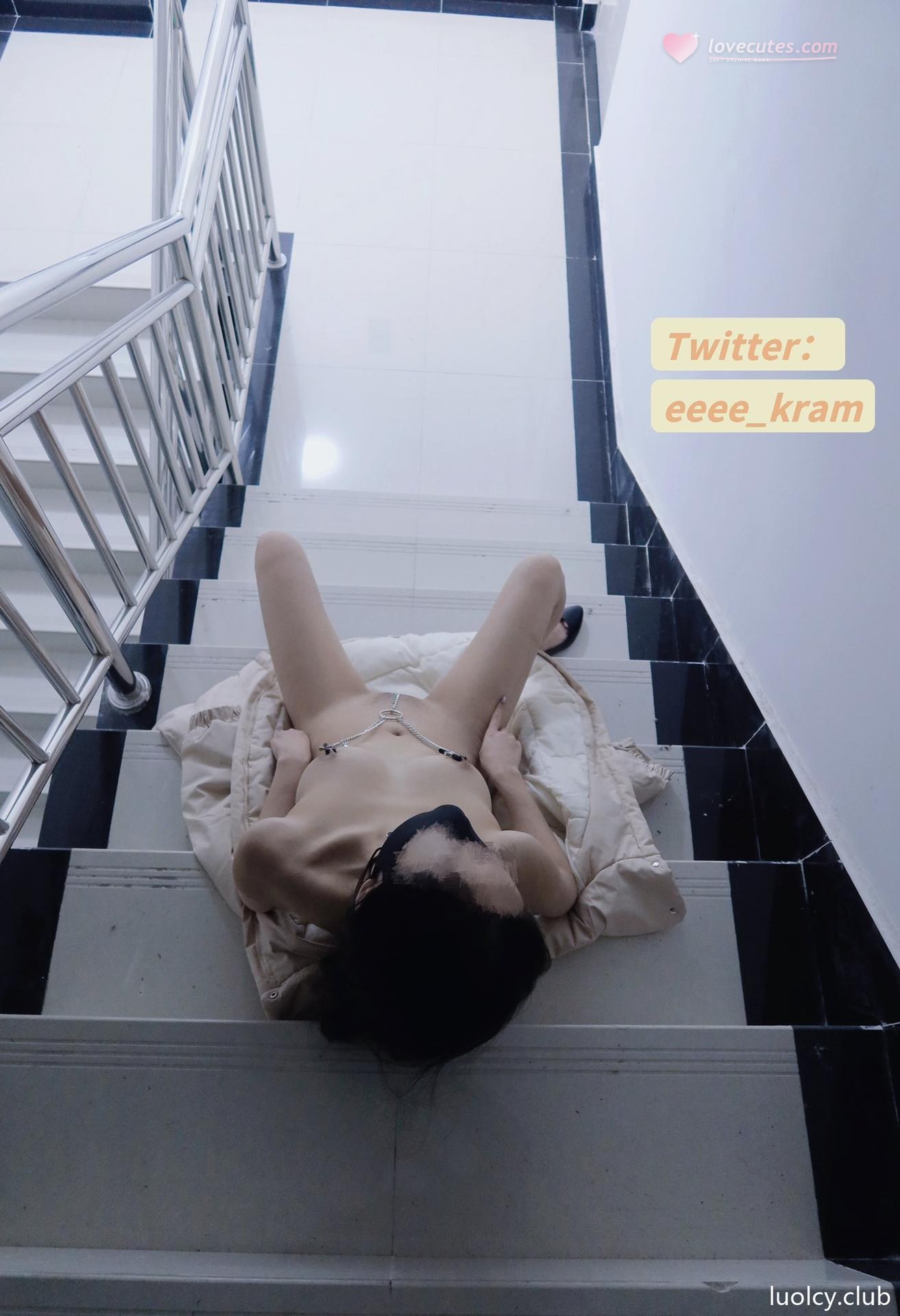 [Private Room] Eeee_kram - outdoor exposure theme, shaved styling, private photos, hip-focused poses, video extras 126P20V