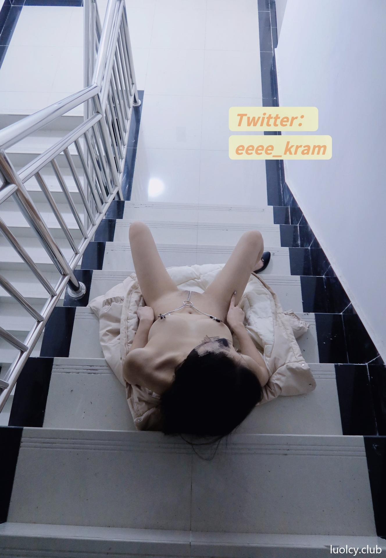 [Private Room] Eeee_kram - outdoor exposure theme, shaved styling, private photos, hip-focused poses, video extras 126P20V