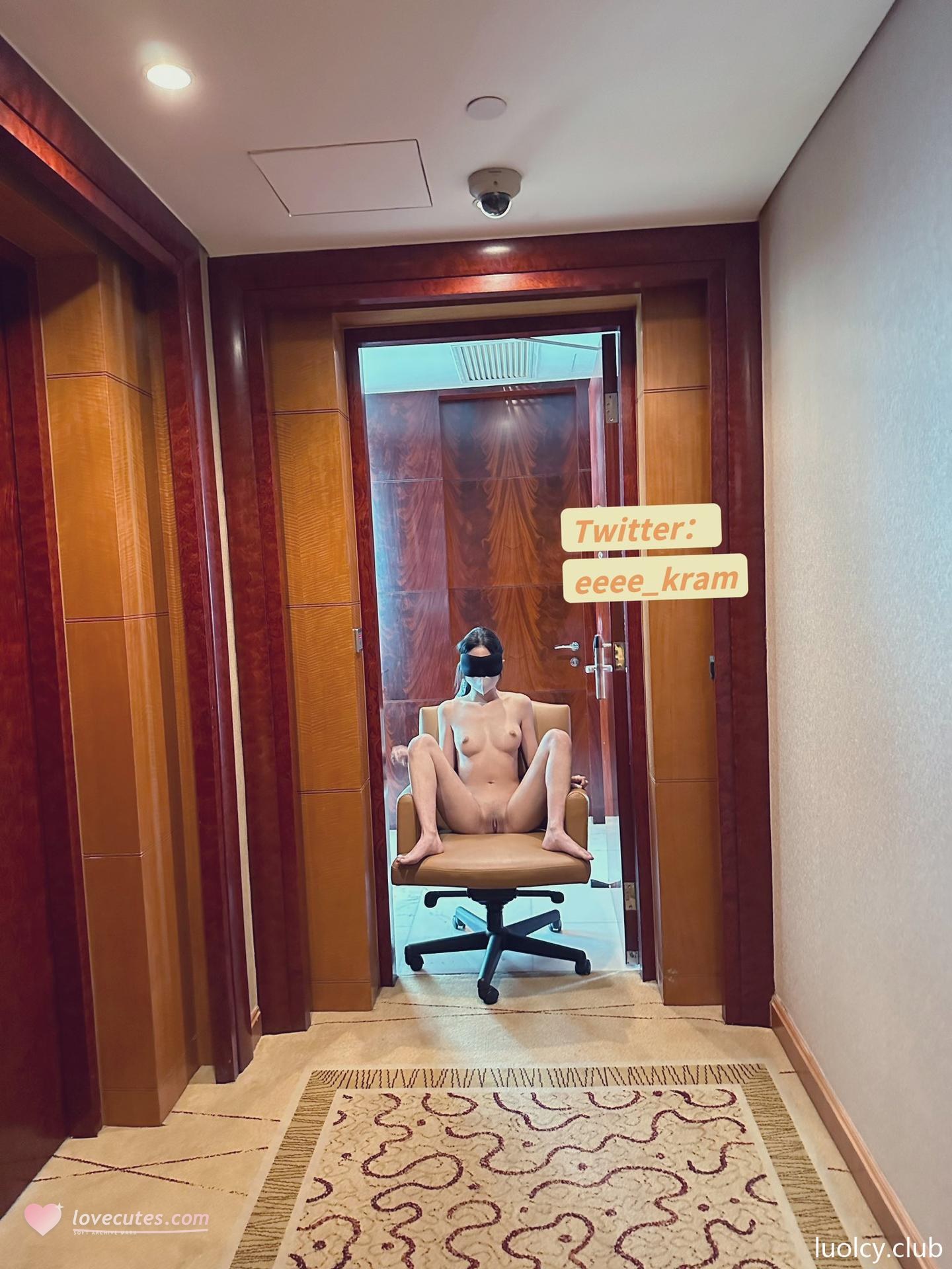 [Private Room] Eeee_kram - outdoor exposure theme, shaved styling, private photos, hip-focused poses, video extras 126P20V