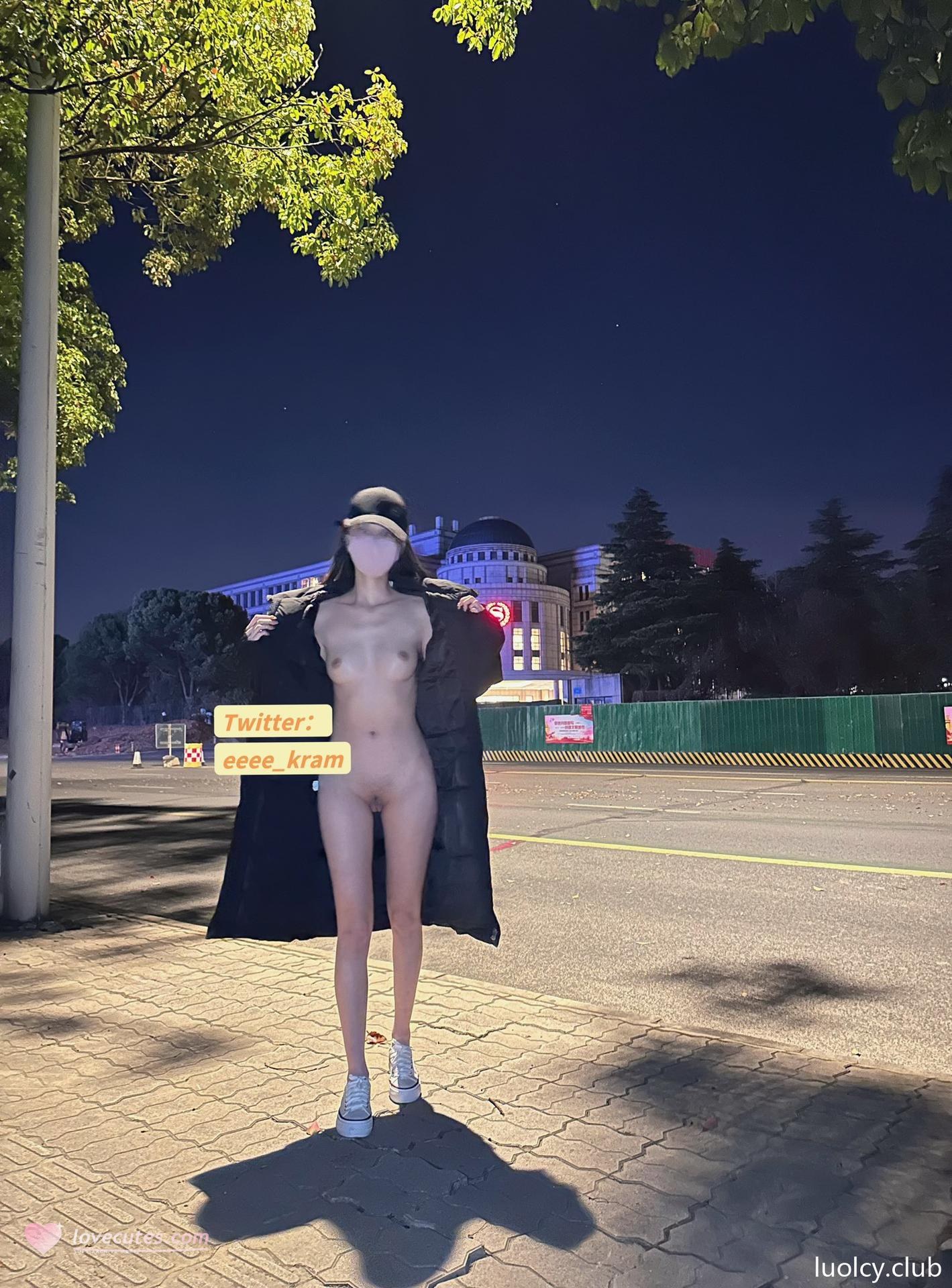 [Private Room] Eeee_kram - outdoor exposure theme, shaved styling, private photos, hip-focused poses, video extras 126P20V