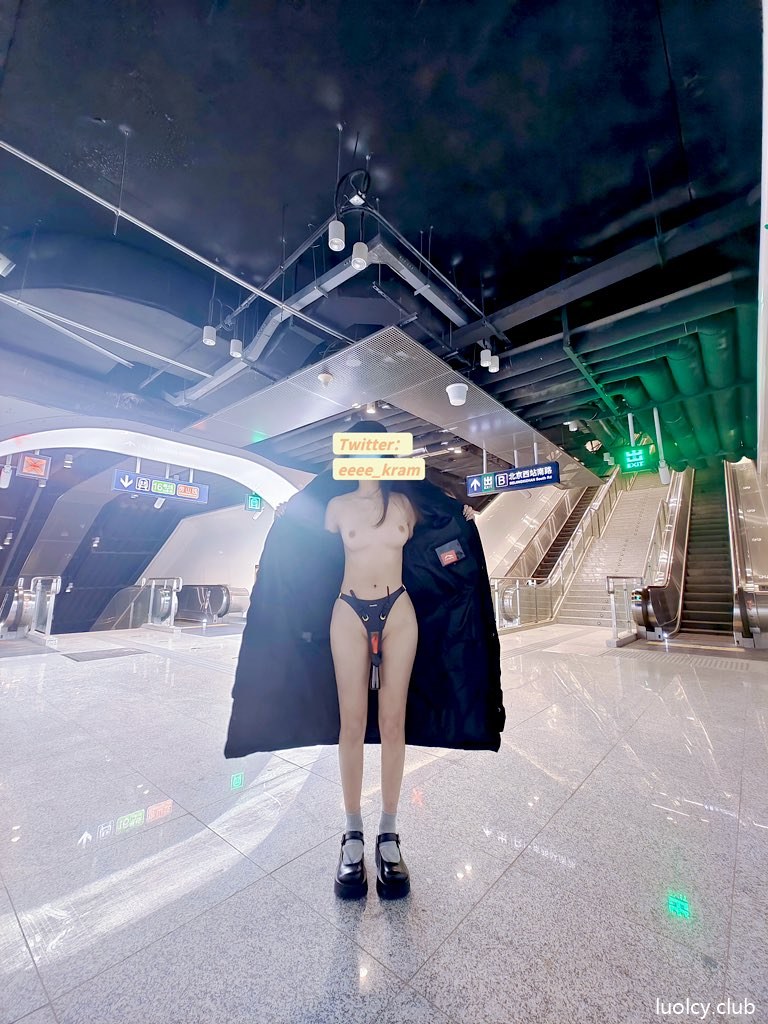 [Private Room] Eeee_kram - outdoor exposure theme, shaved styling, private photos, hip-focused poses, video extras 126P20V